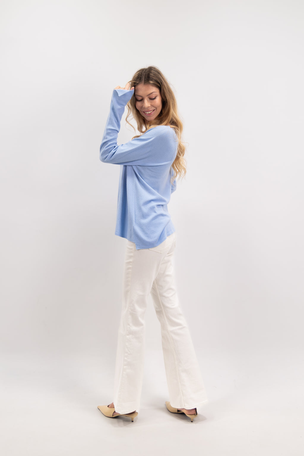 Ultra-thin V-neck sweater with slit