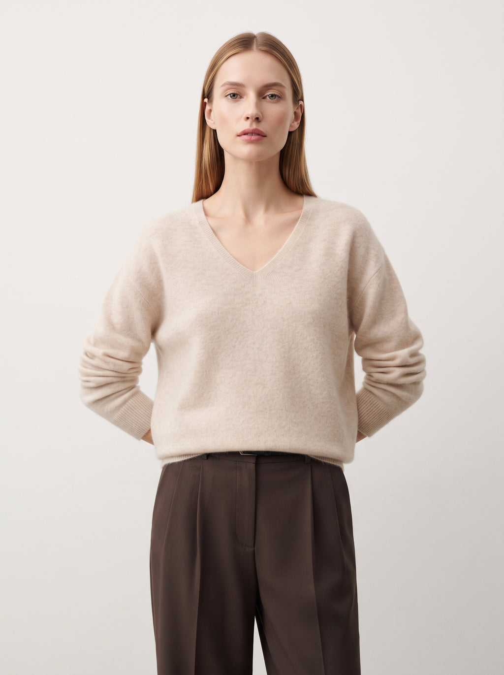 PULL COL V EN MAILLE DUVETEUSE