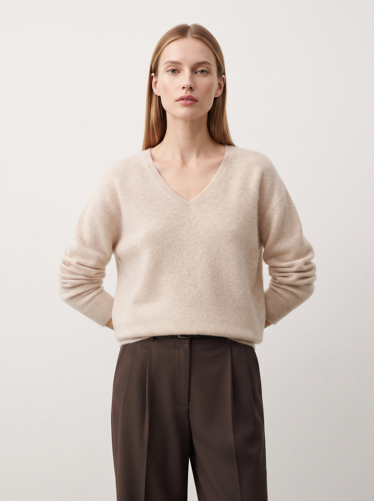 PULL COL V EN MAILLE DUVETEUSE