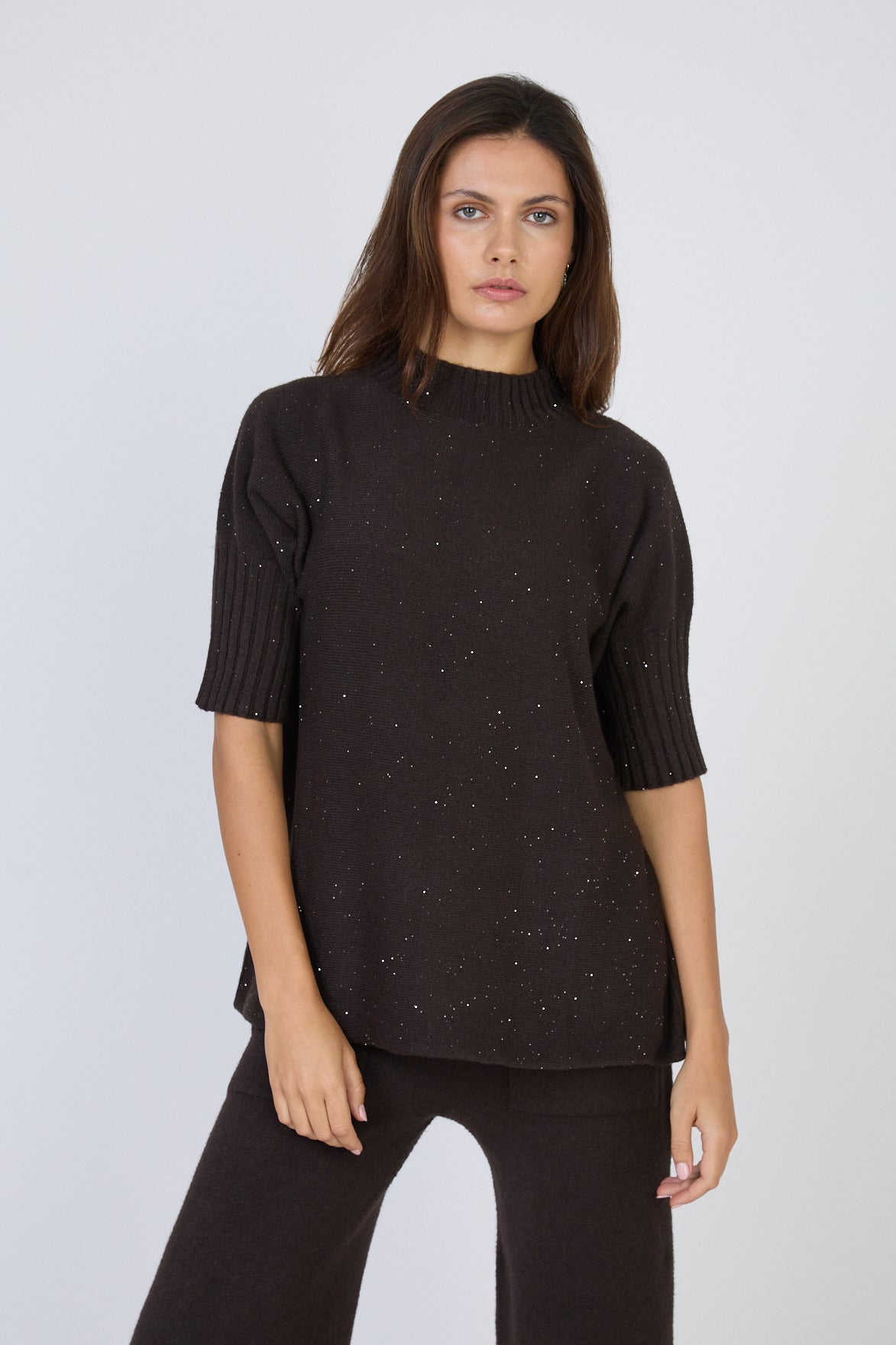 Pull col montant manches courtes à micro-sequins