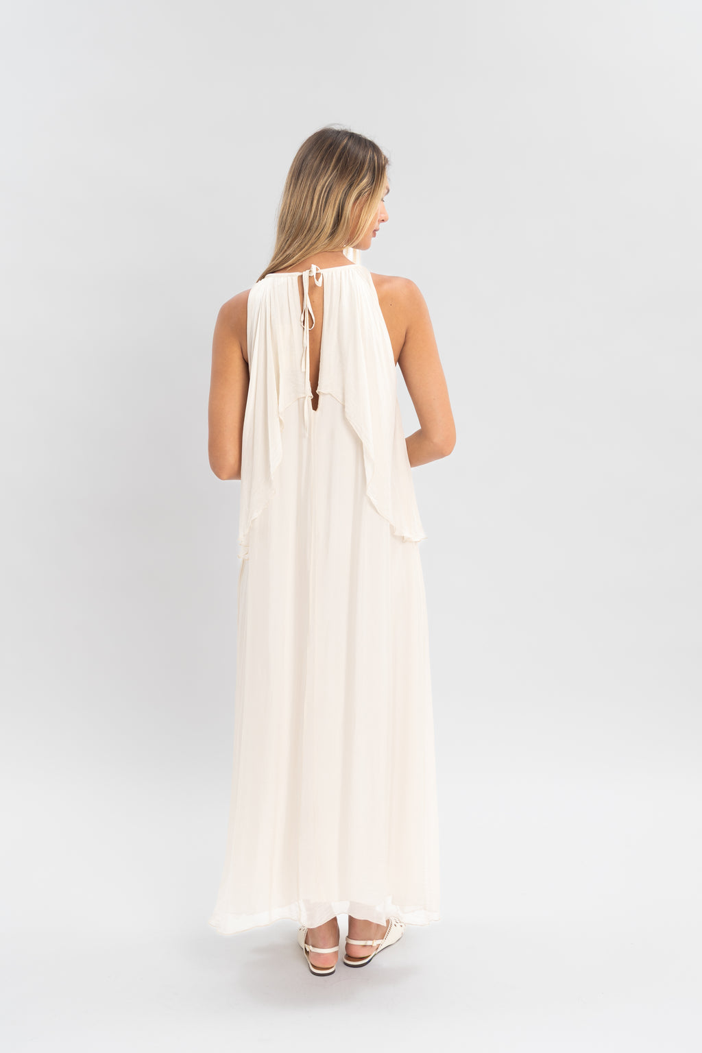 Robe longue fluide à détail drapé