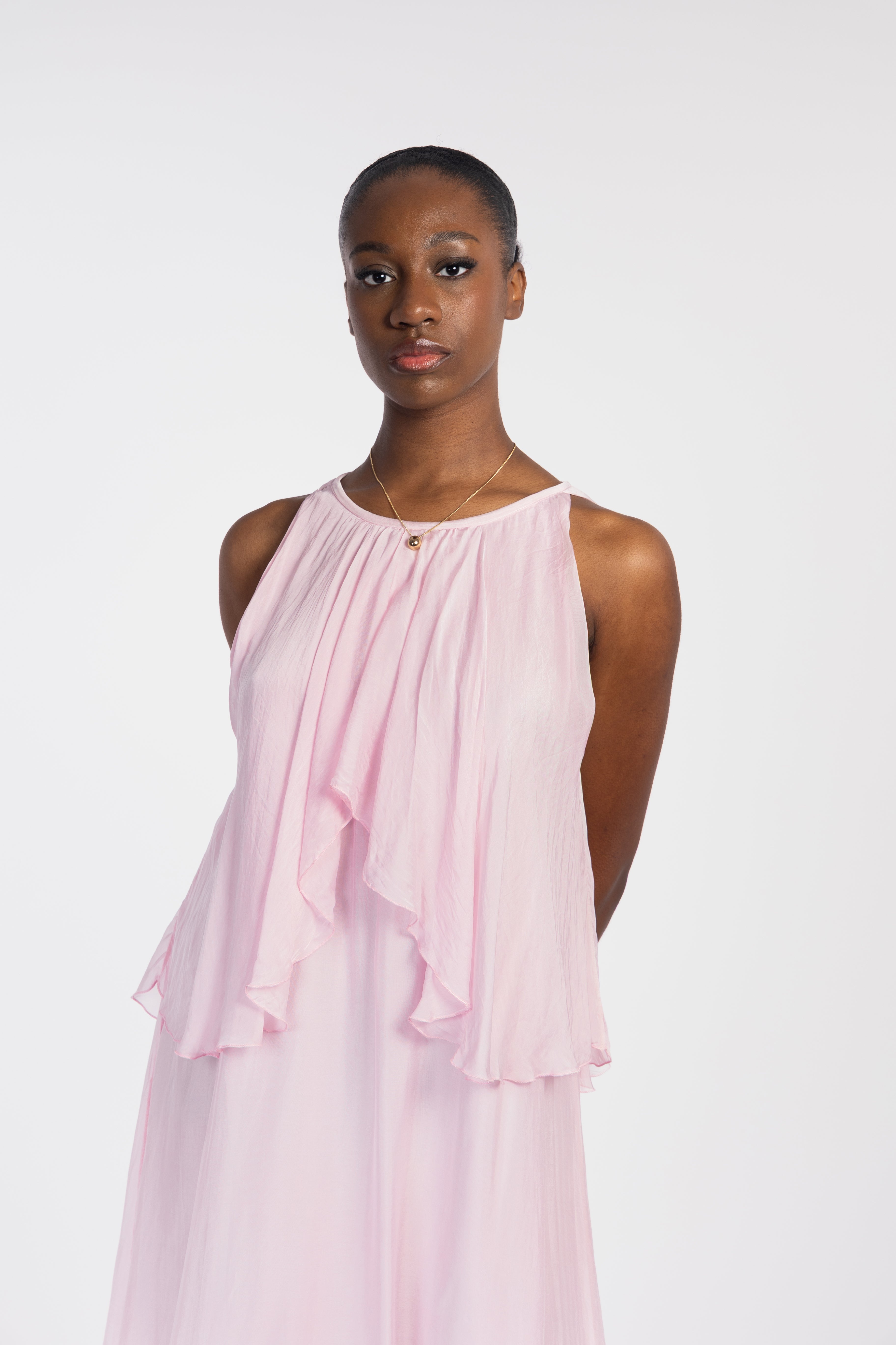 Robe longue fluide à détail drapé