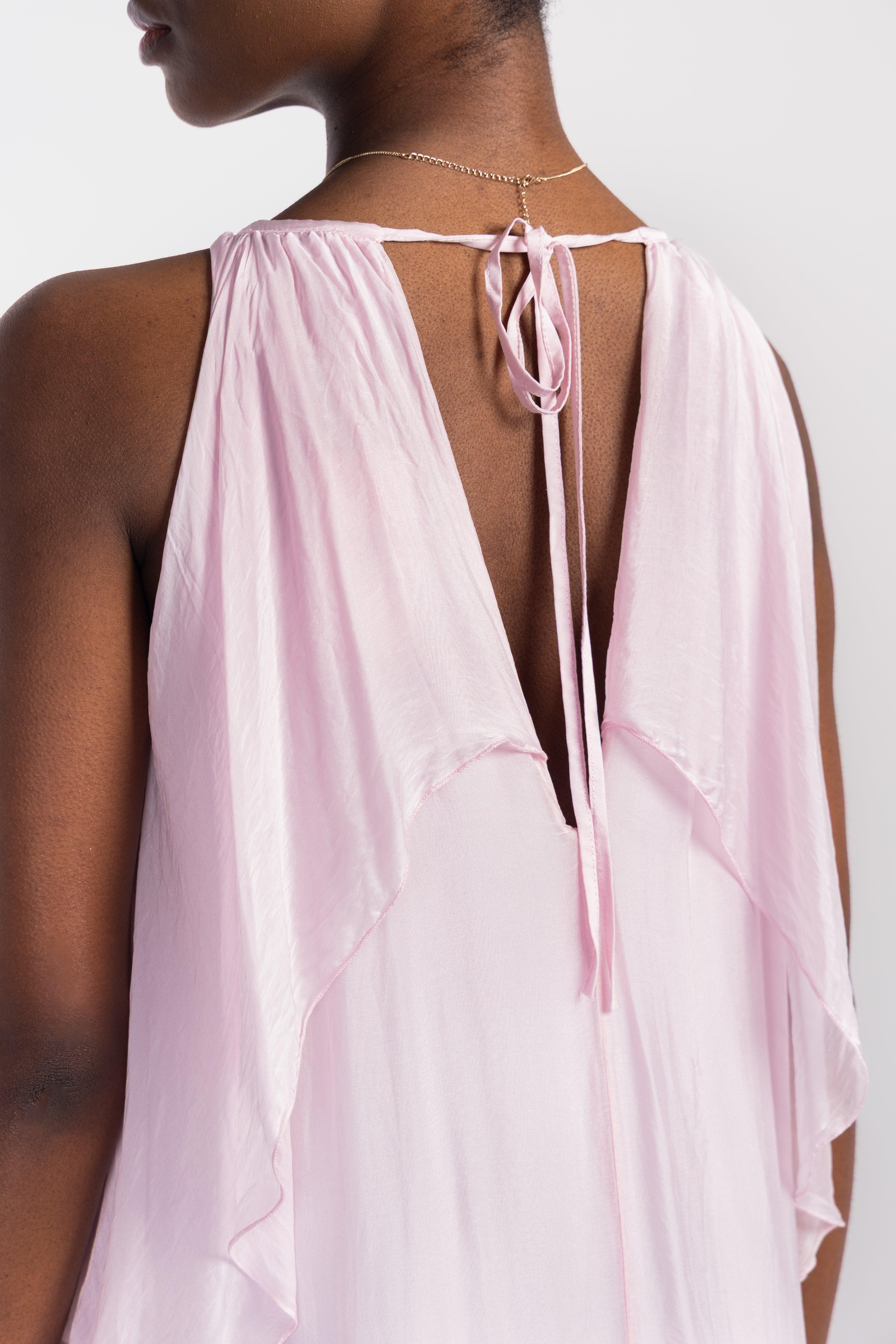 Robe longue fluide à détail drapé