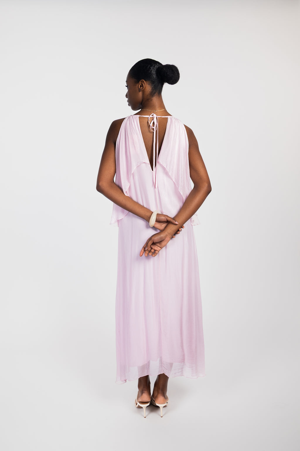 Robe longue fluide à détail drapé