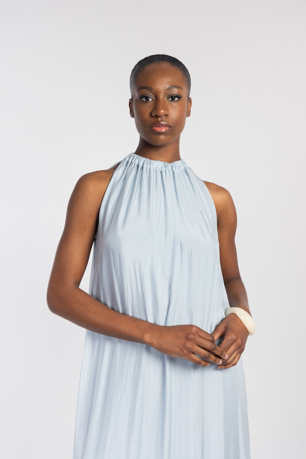 Robe longue col montant