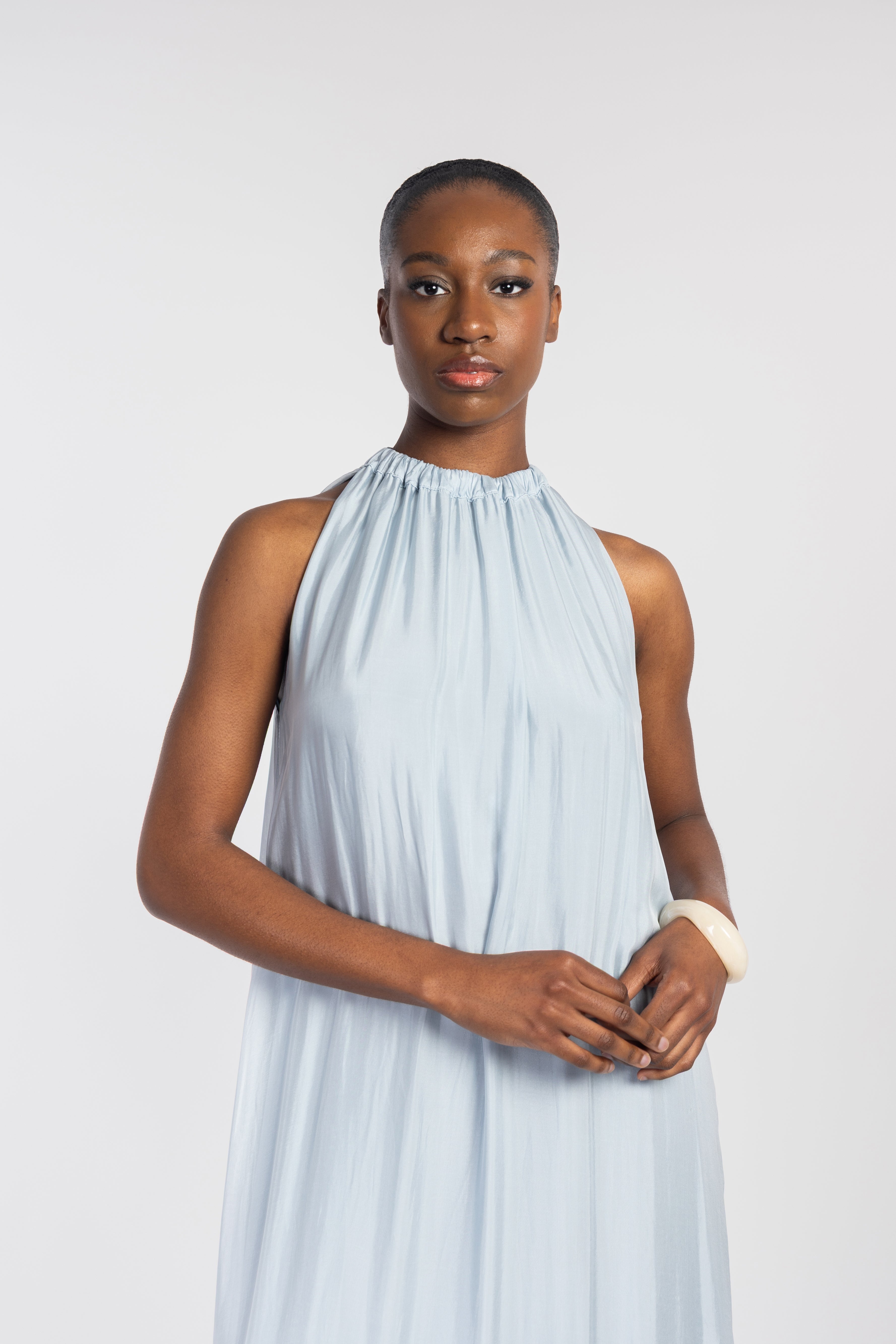 Robe longue col montant