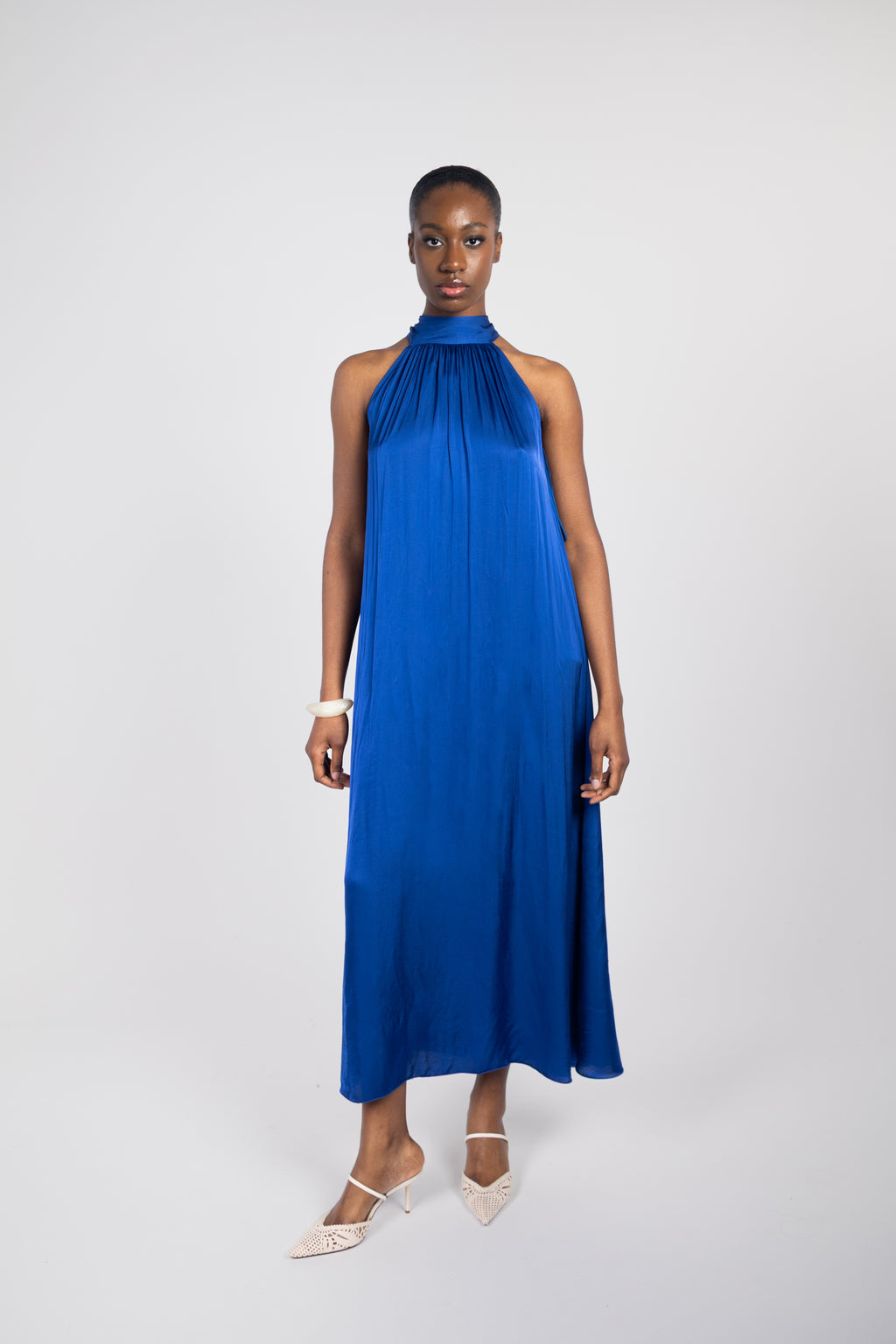 Robe longue fluide col montant drapé