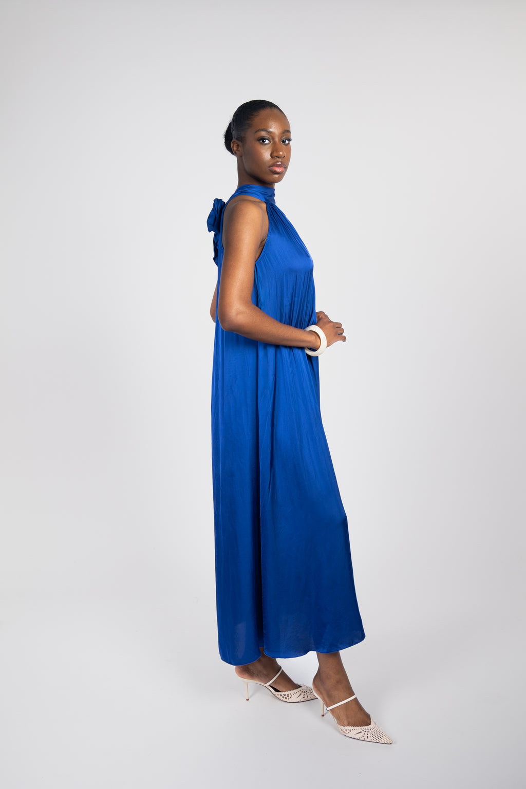 Robe longue fluide col montant drapé
