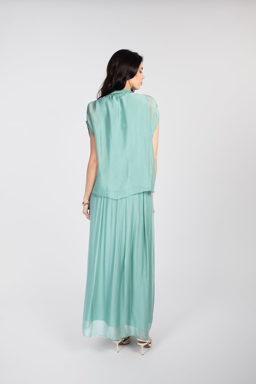 Short-sleeved pussy-bow blouse