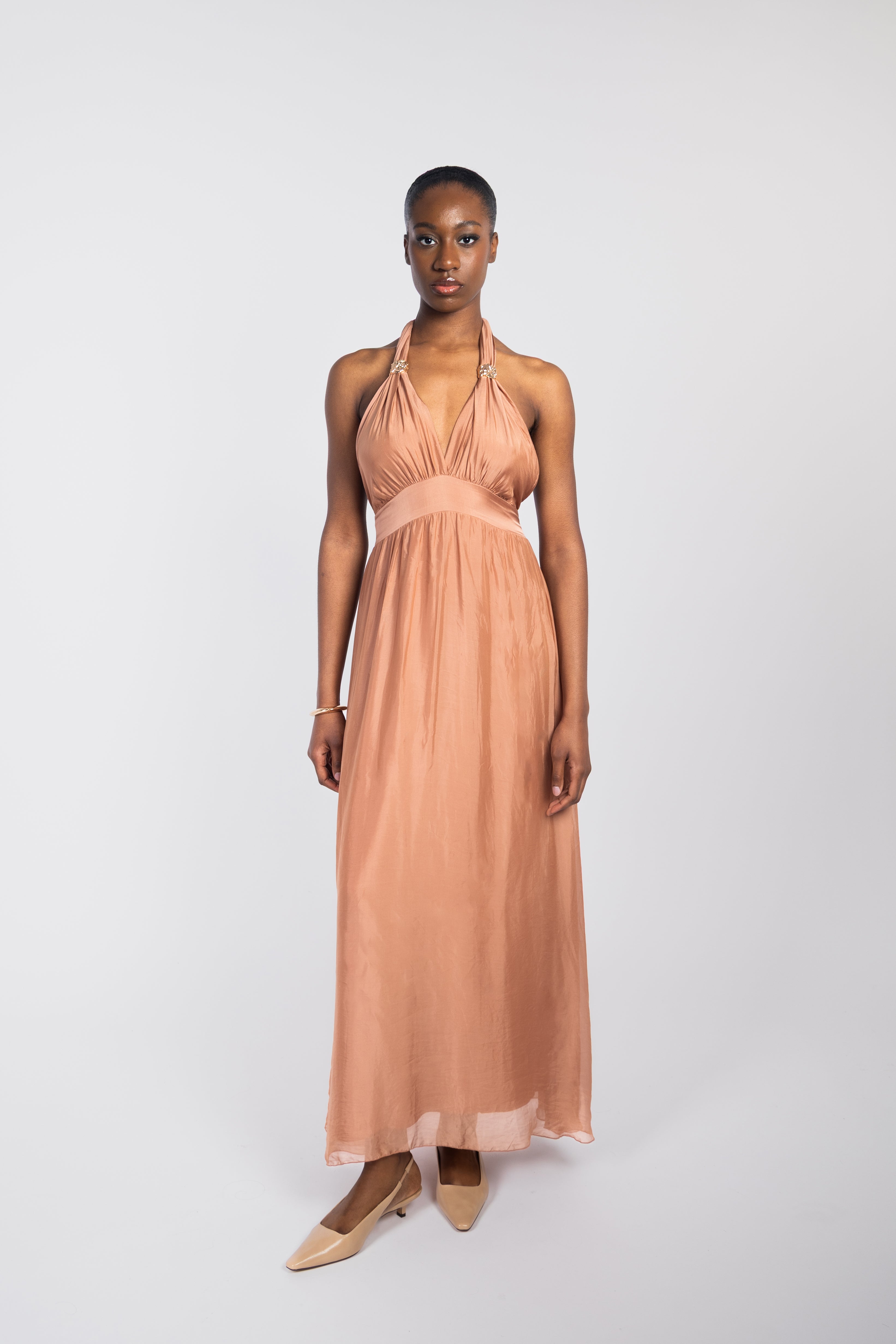 Robe longue fluide à détail bijou