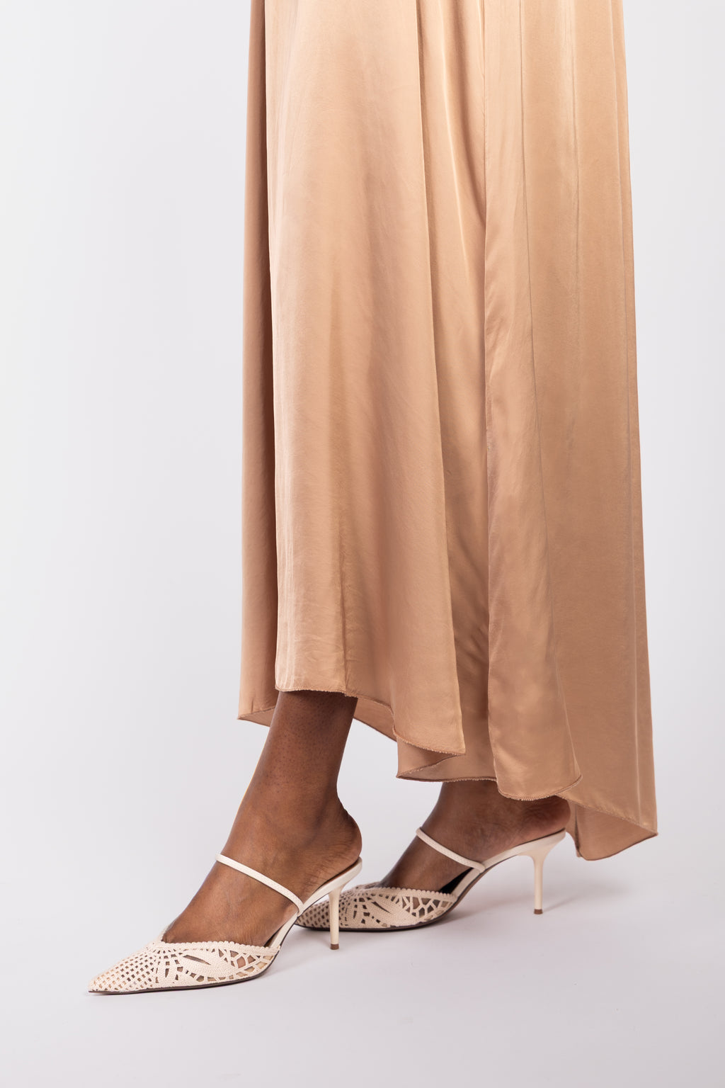 Robe longue fluide satinée