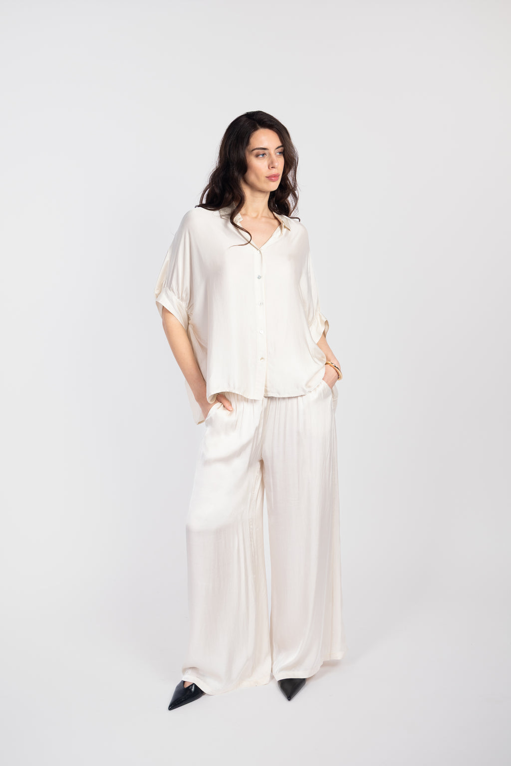 Wide-leg flowy trousers