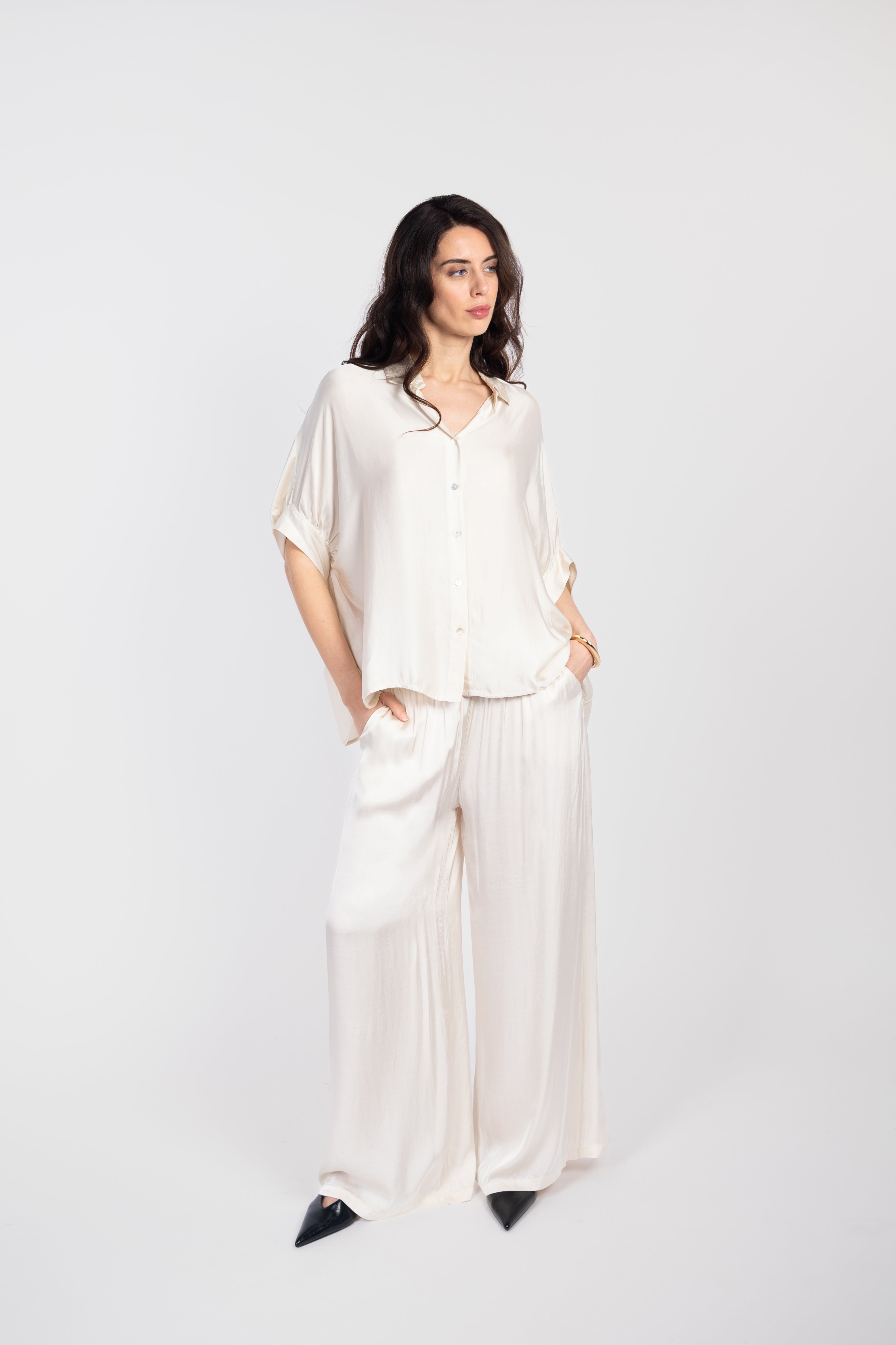 Wide-leg flowy trousers