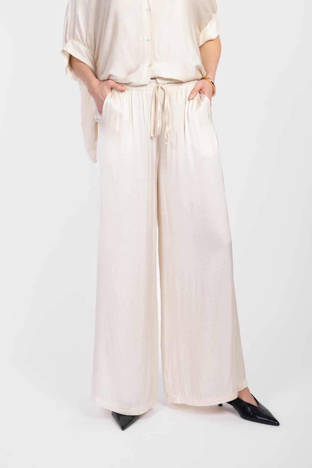 Wide-leg flowy trousers