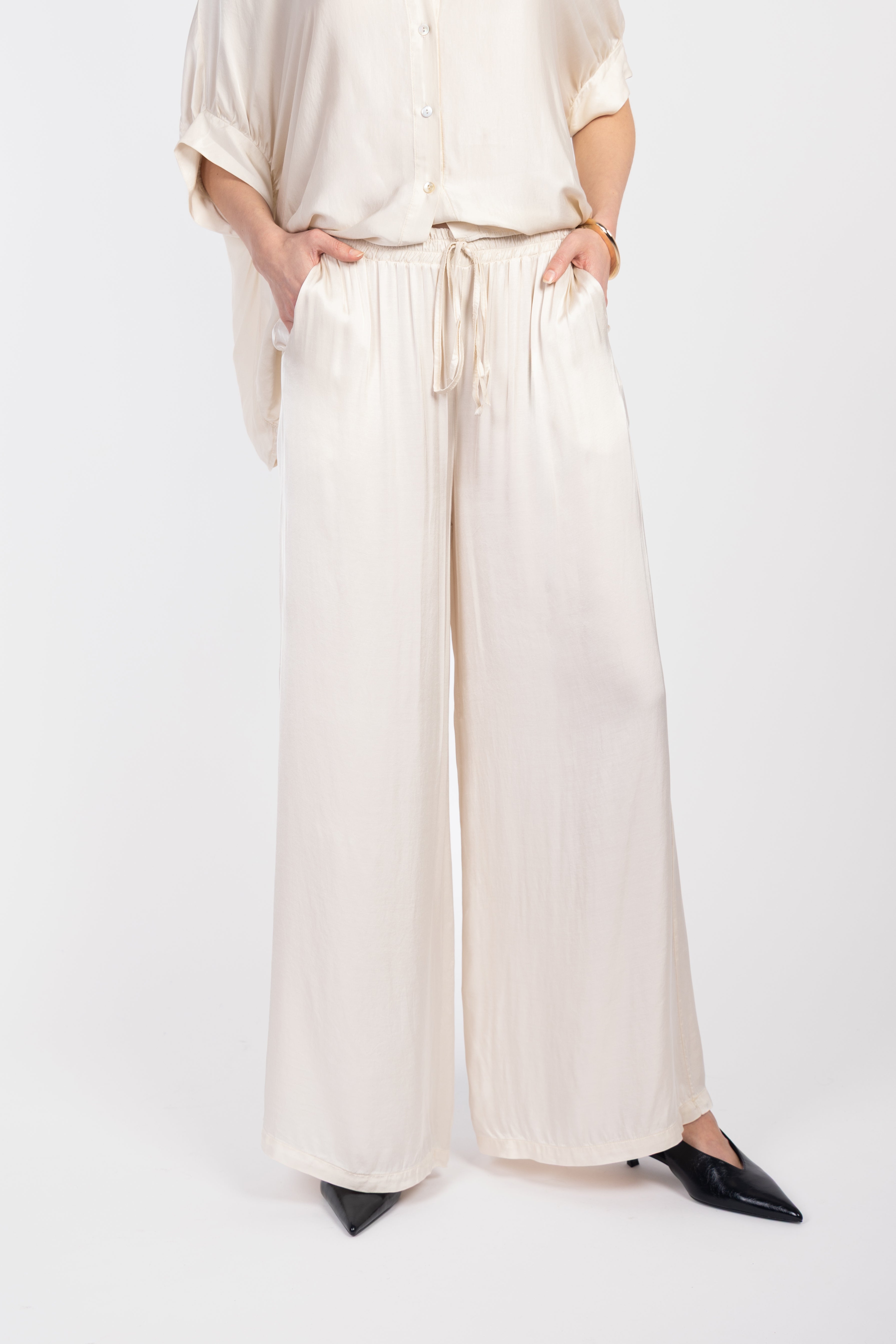 Wide-leg flowy trousers