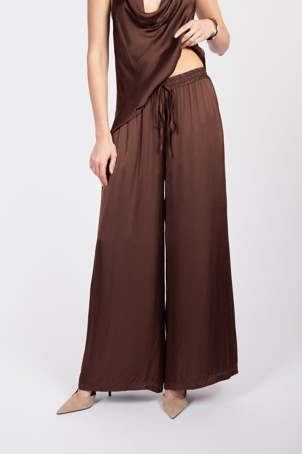 Wide-leg flowy trousers