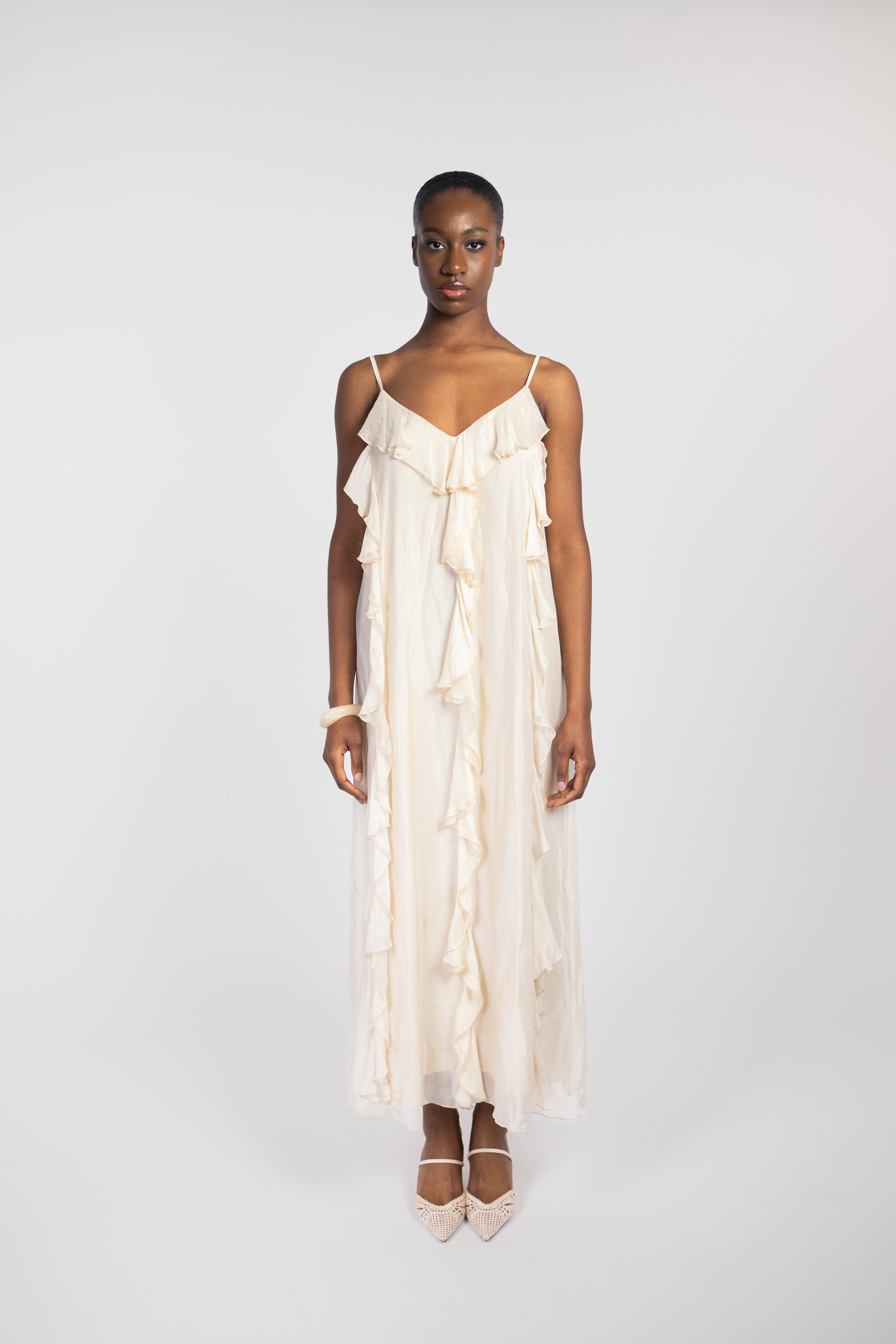 Robe longue en soie à volants