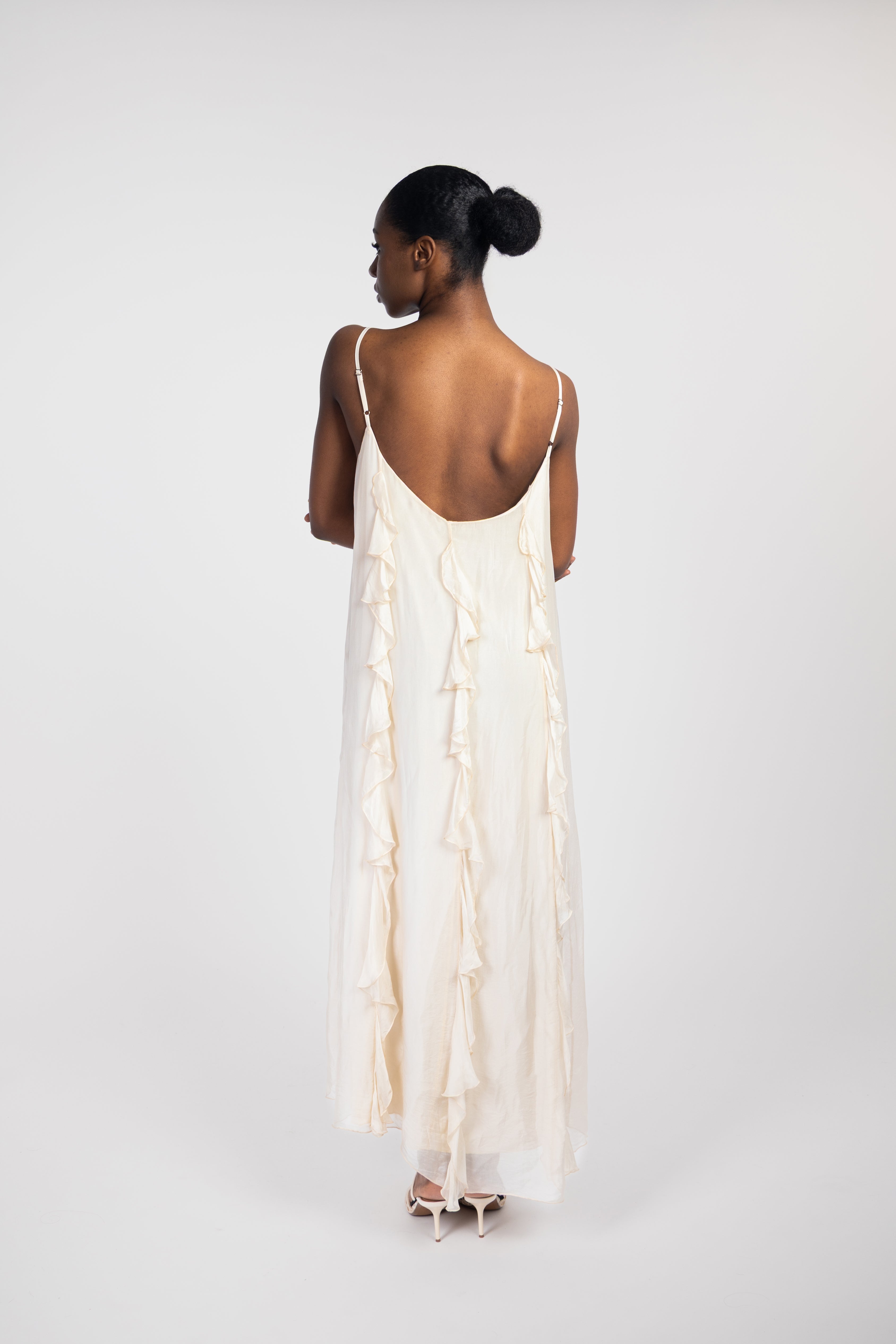 Robe longue en soie à volants