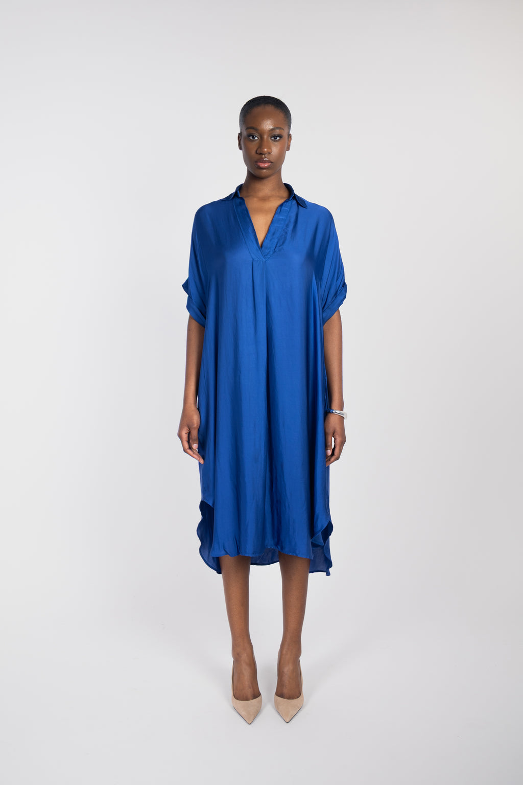Robe ample à manches courtes et col en V