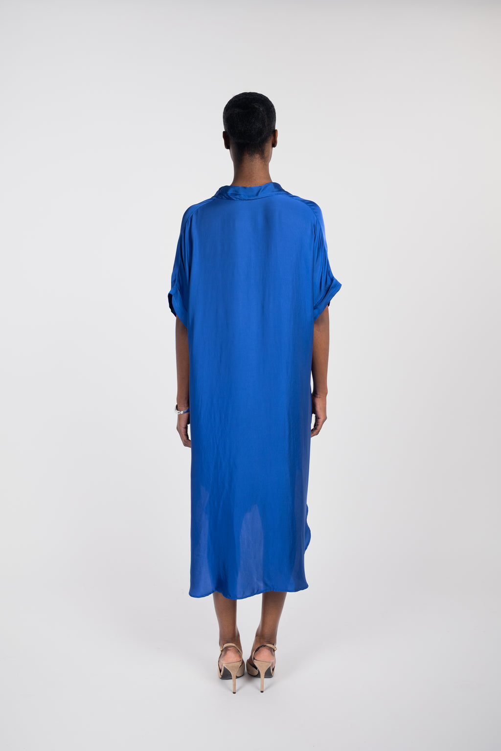 Robe ample à manches courtes et col en V