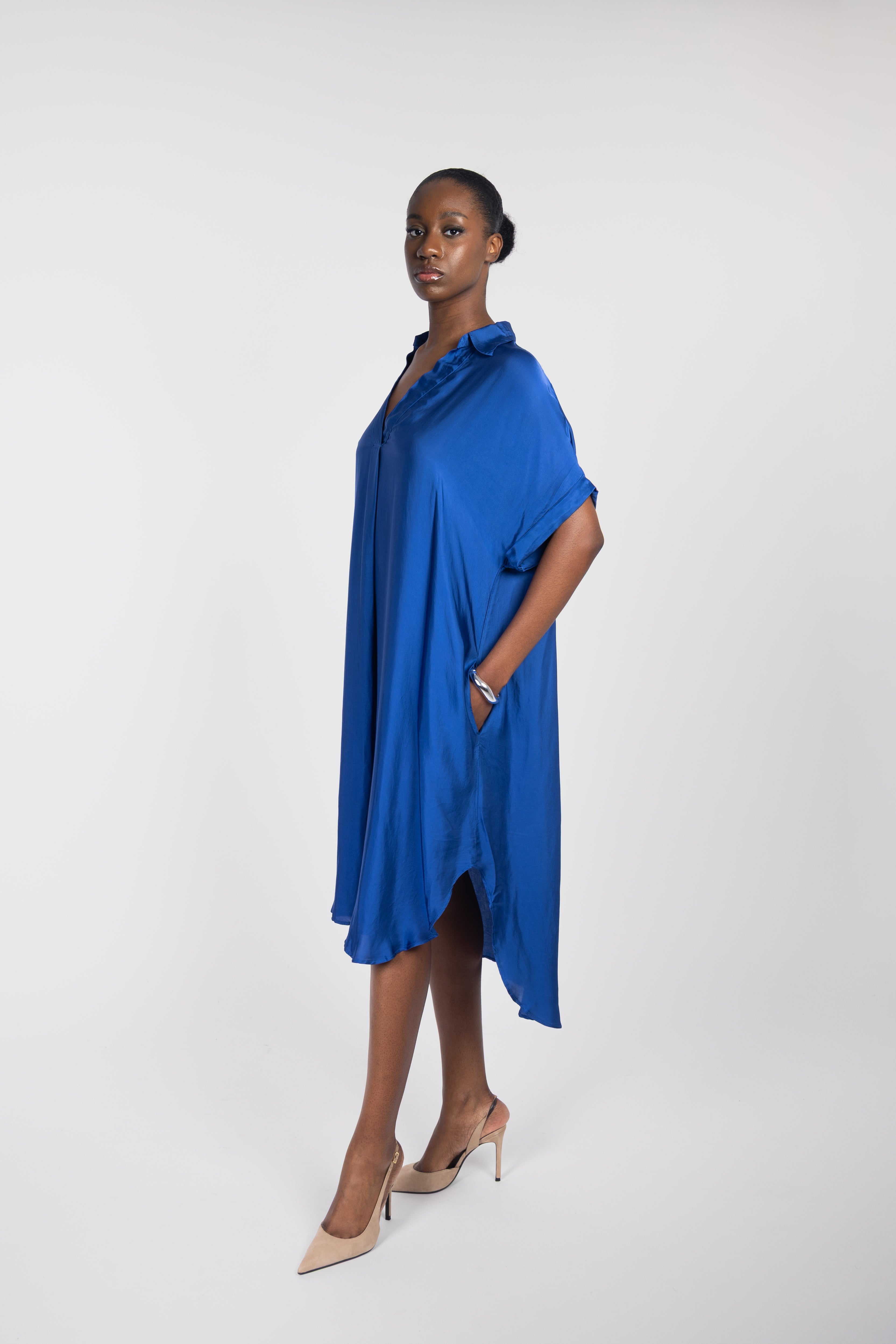 Robe ample à manches courtes et col en V