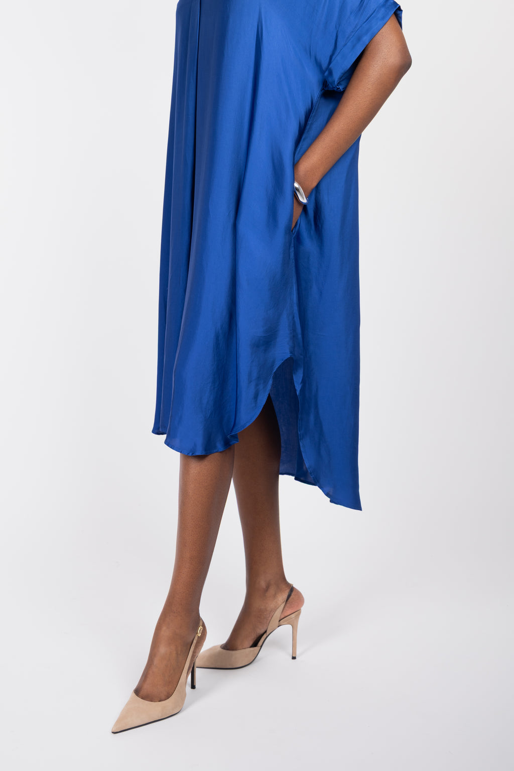 Robe ample à manches courtes et col en V