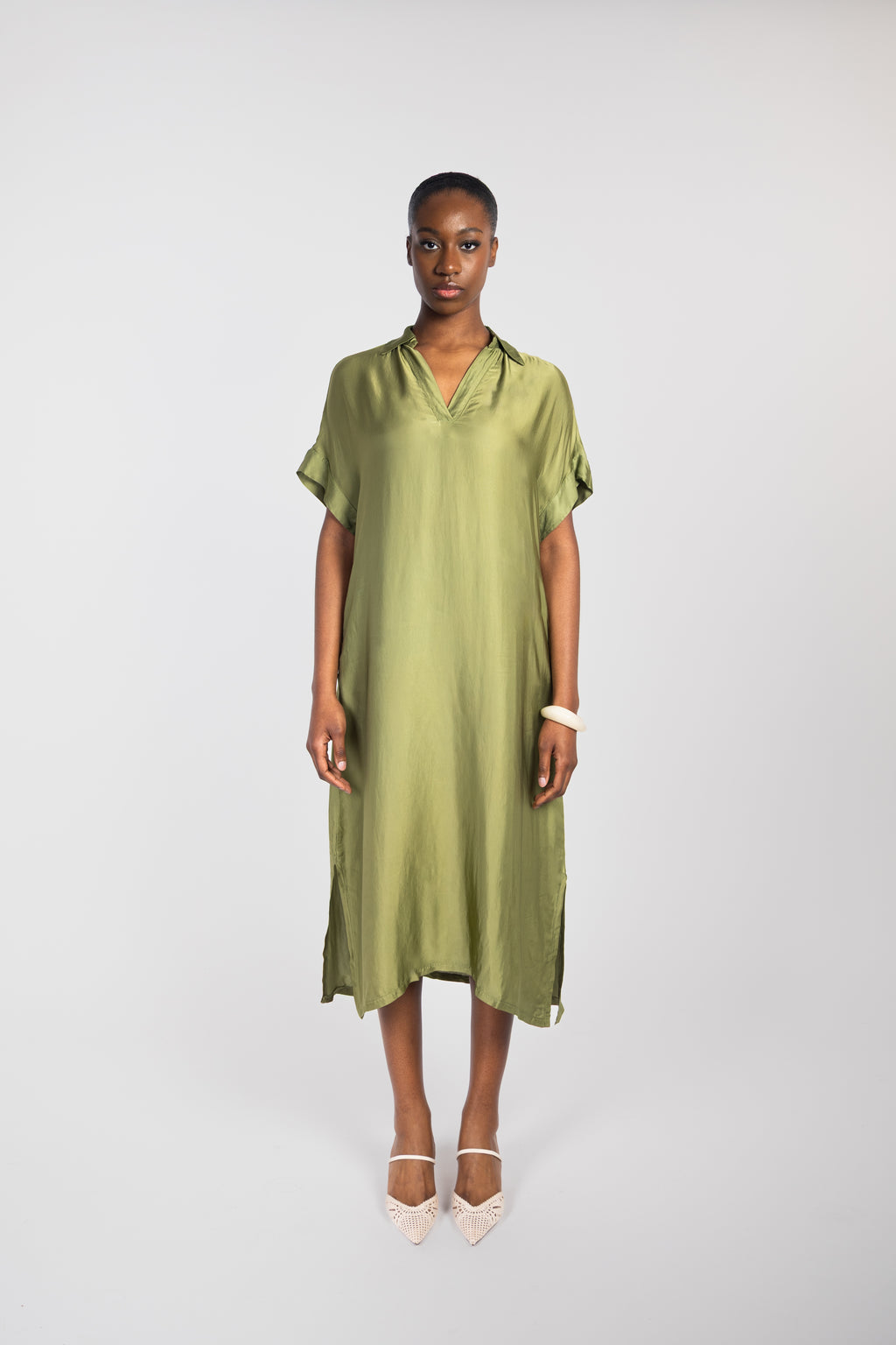 Robe ample à manches courtes et col en V