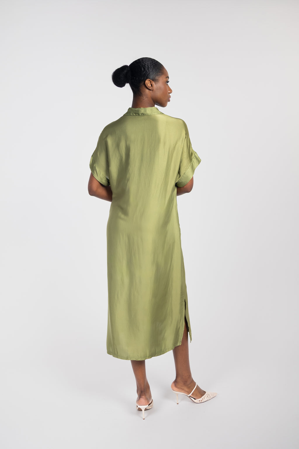 Robe ample à manches courtes et col en V