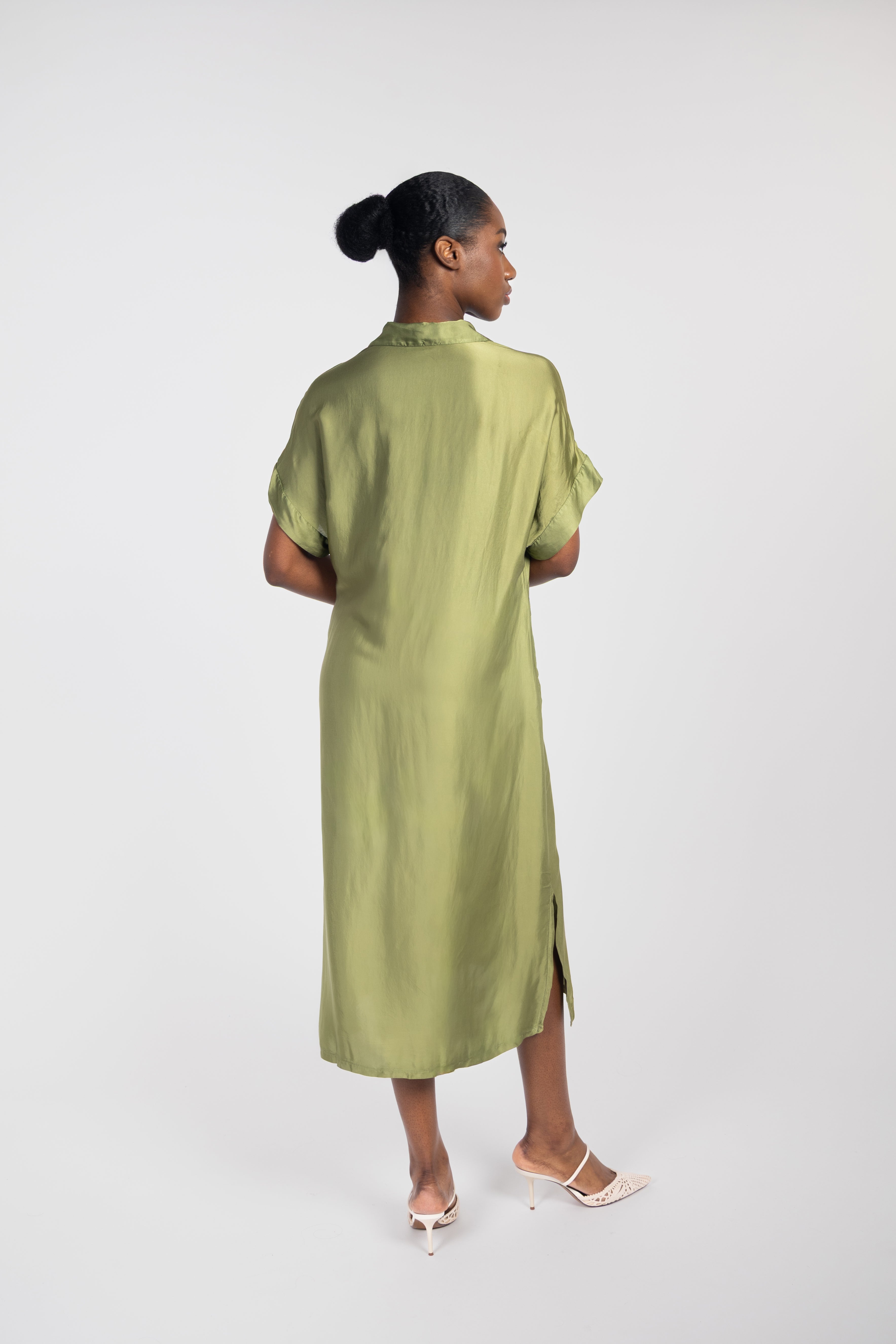 Robe ample à manches courtes et col en V