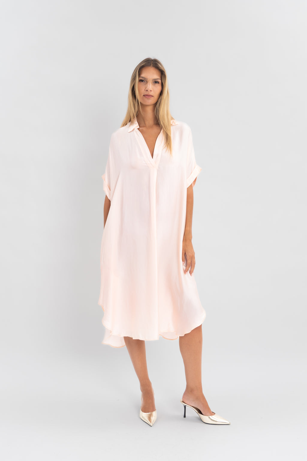 Robe chemise à manches courtes et col en V