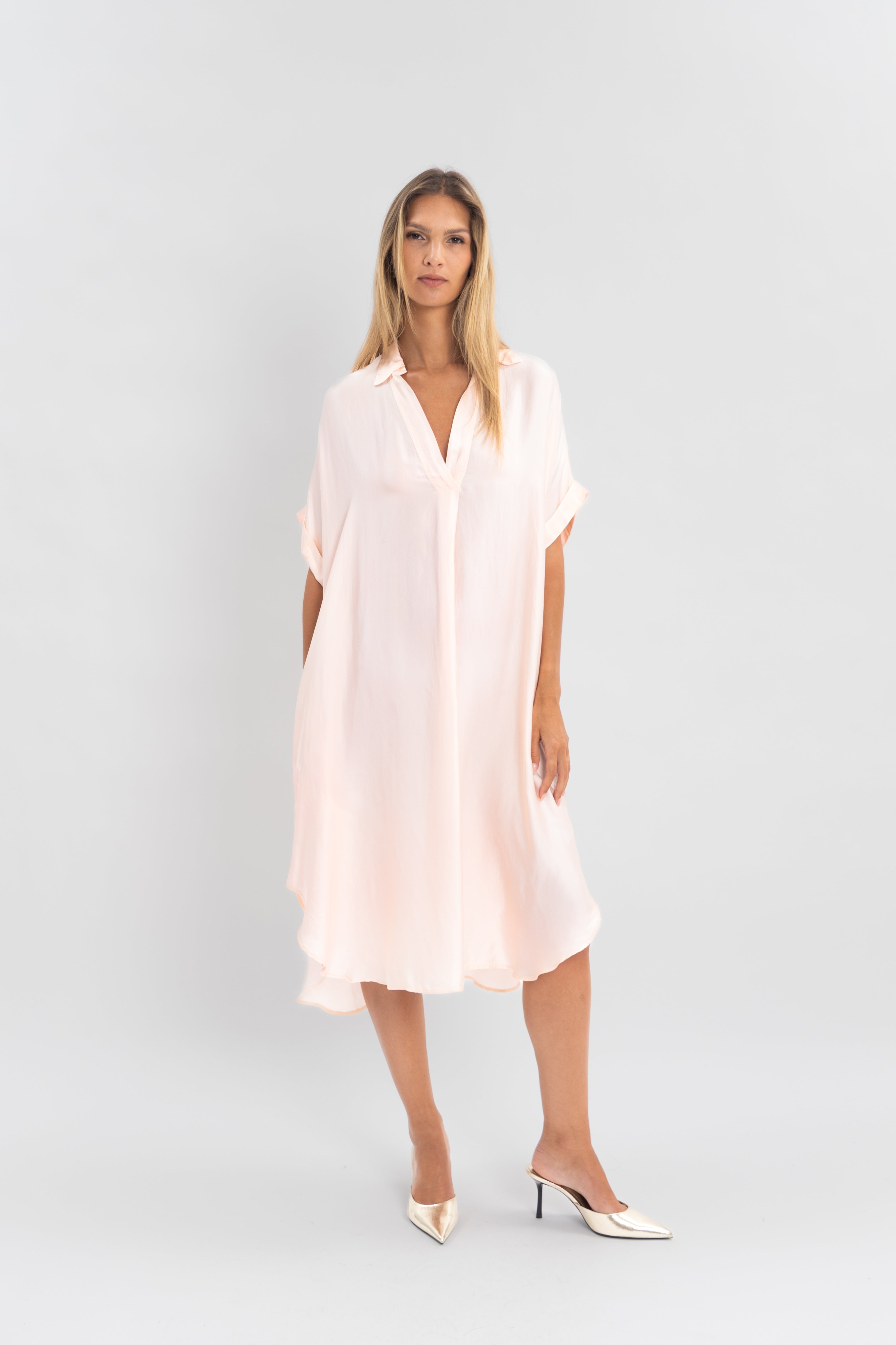 Robe chemise à manches courtes et col en V