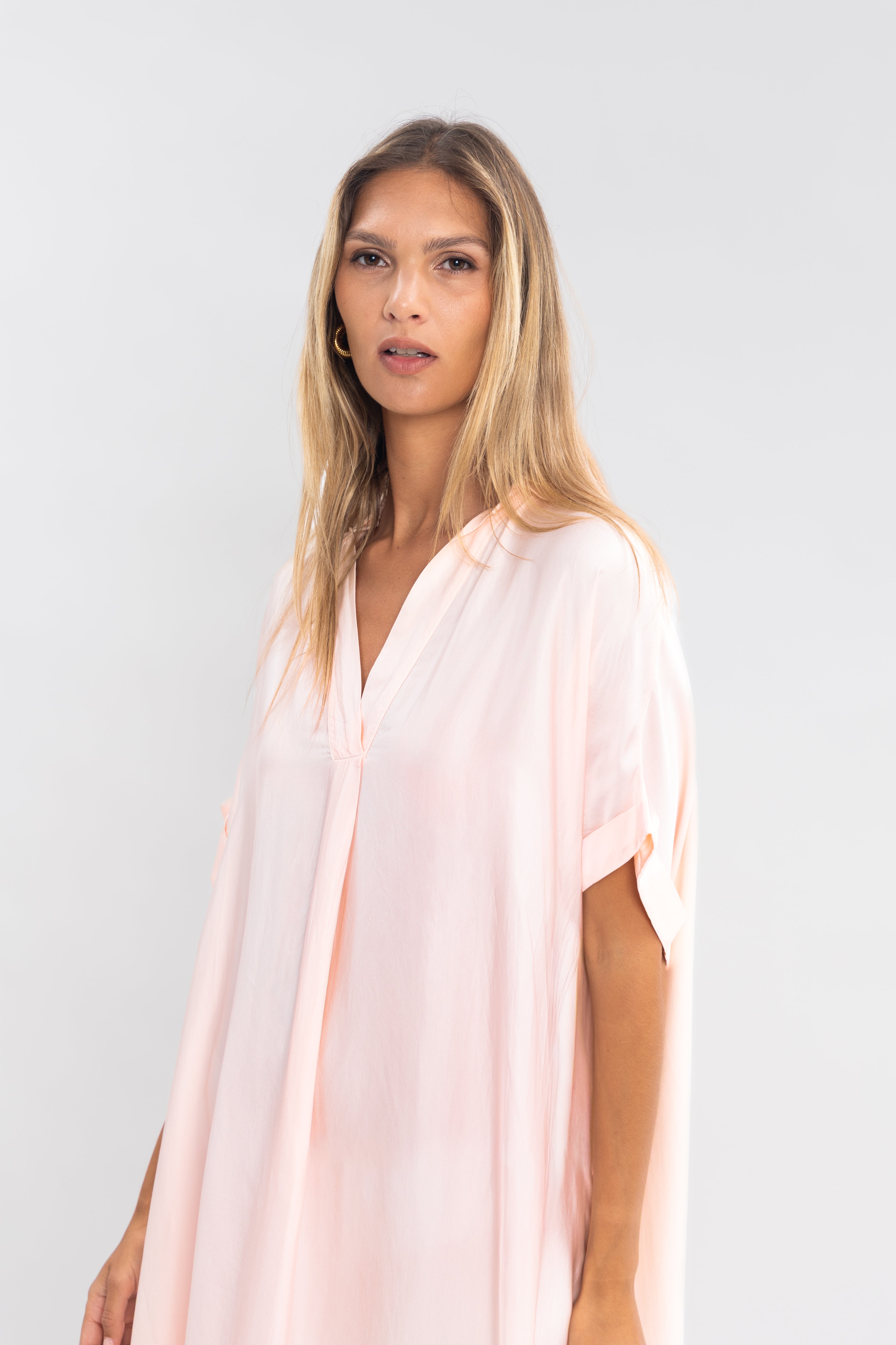 Robe chemise à manches courtes et col en V