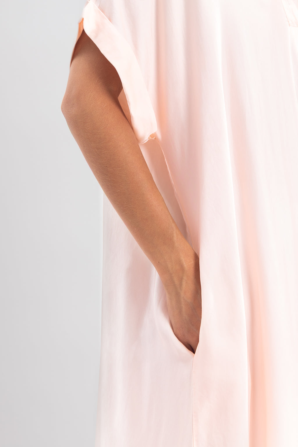 Robe chemise à manches courtes et col en V