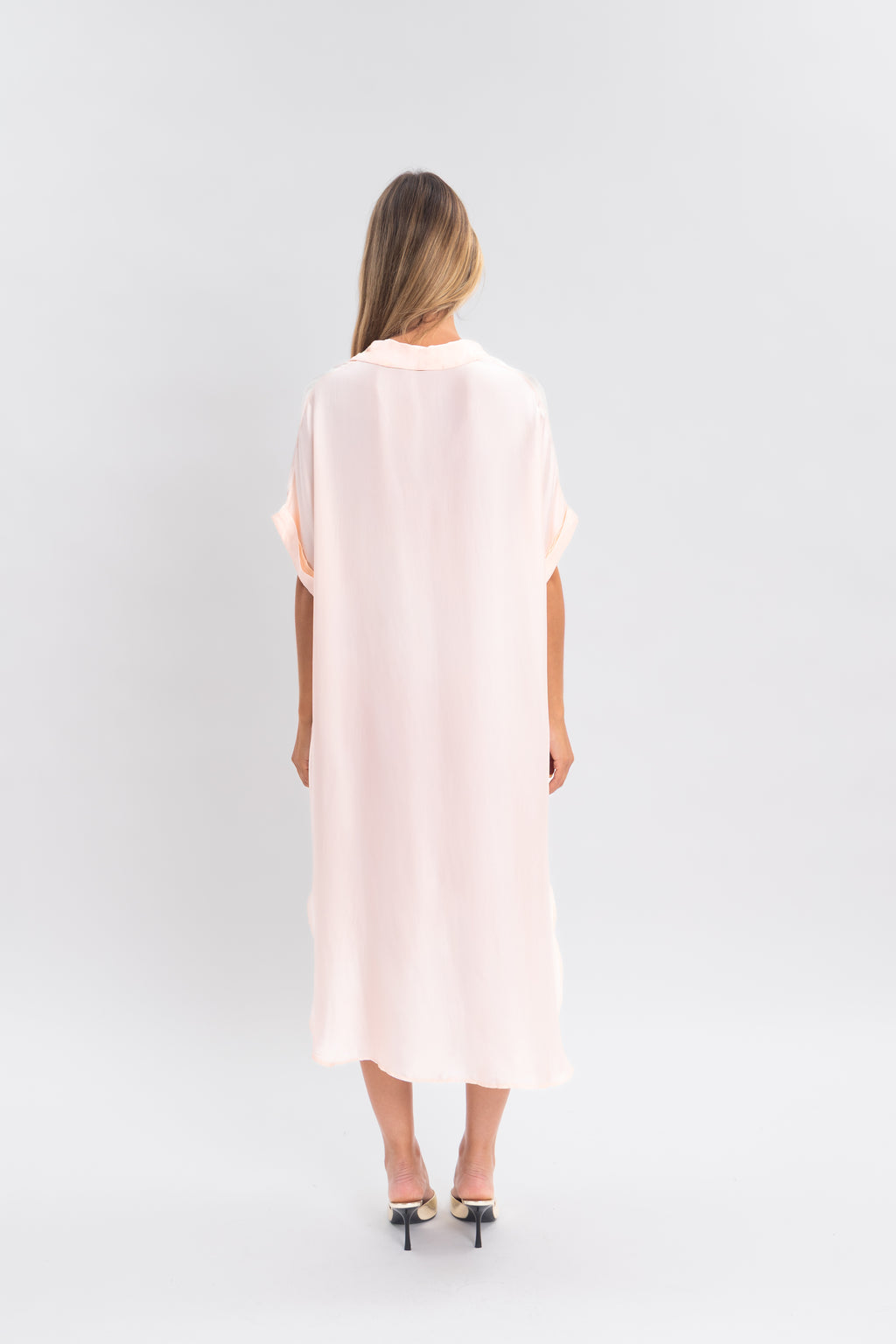 Robe chemise à manches courtes et col en V
