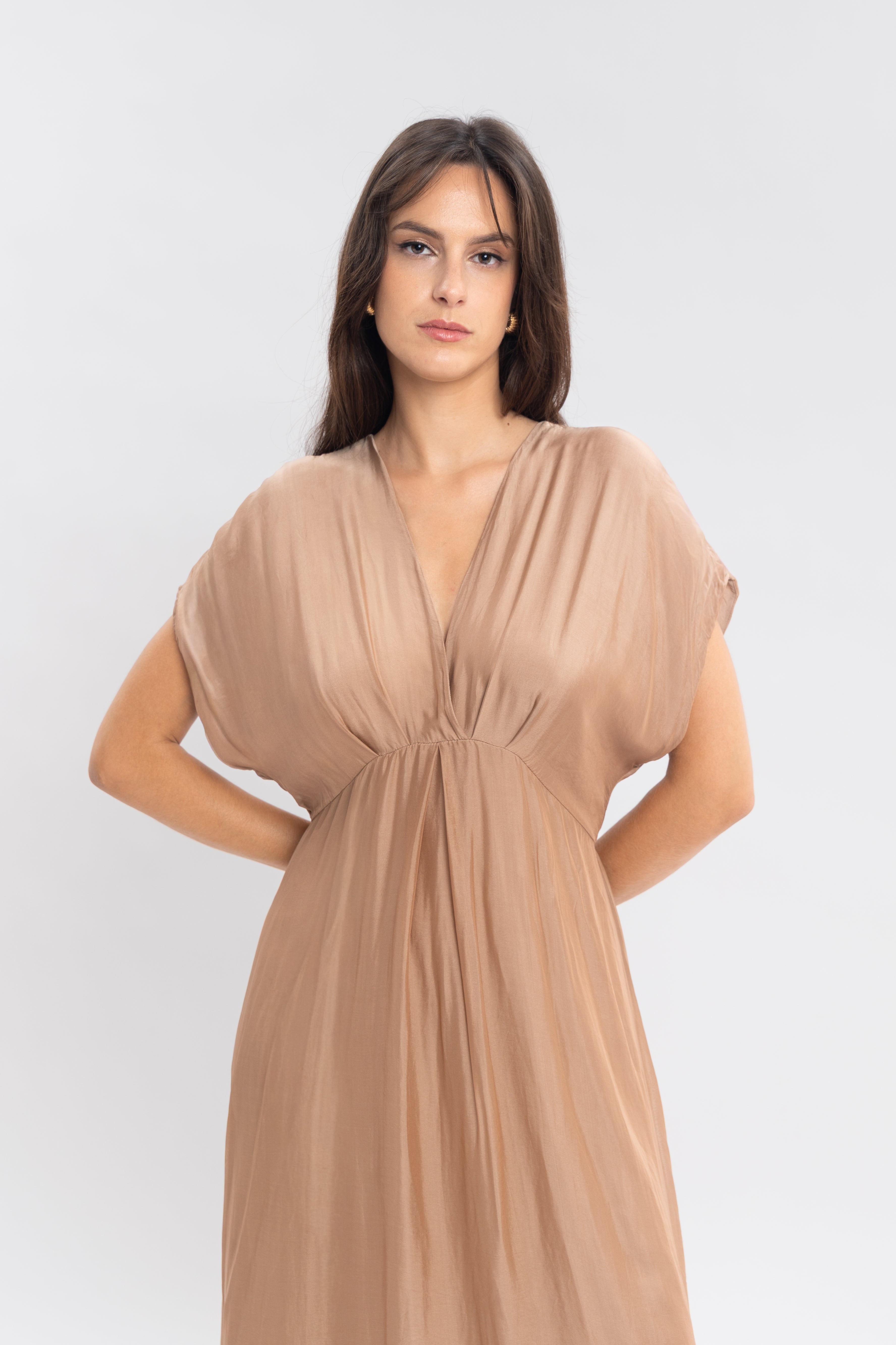 Robe longue unie col v