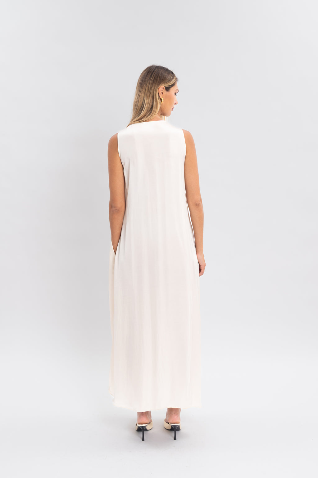 Robe longue unie col v