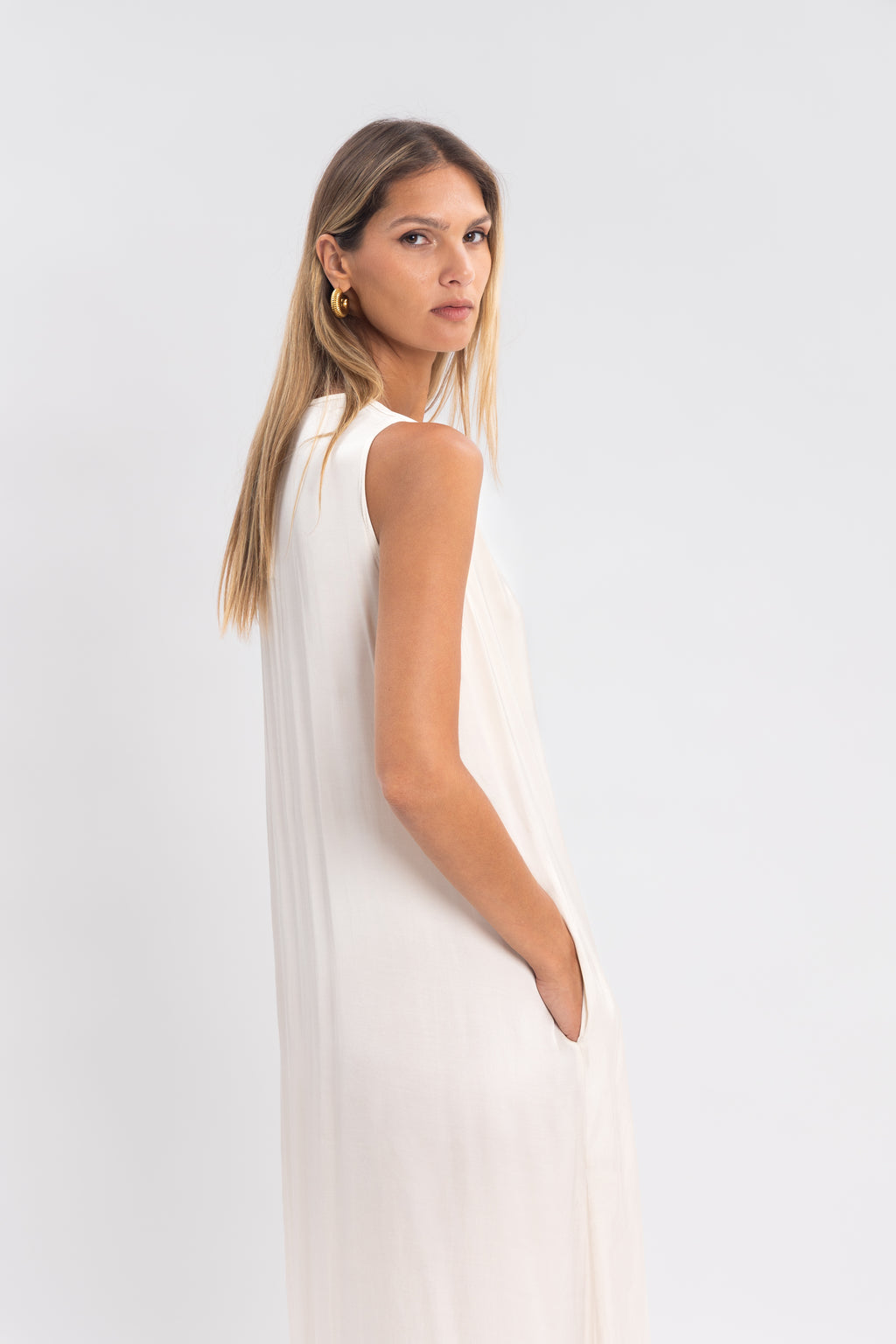 Robe longue unie col v