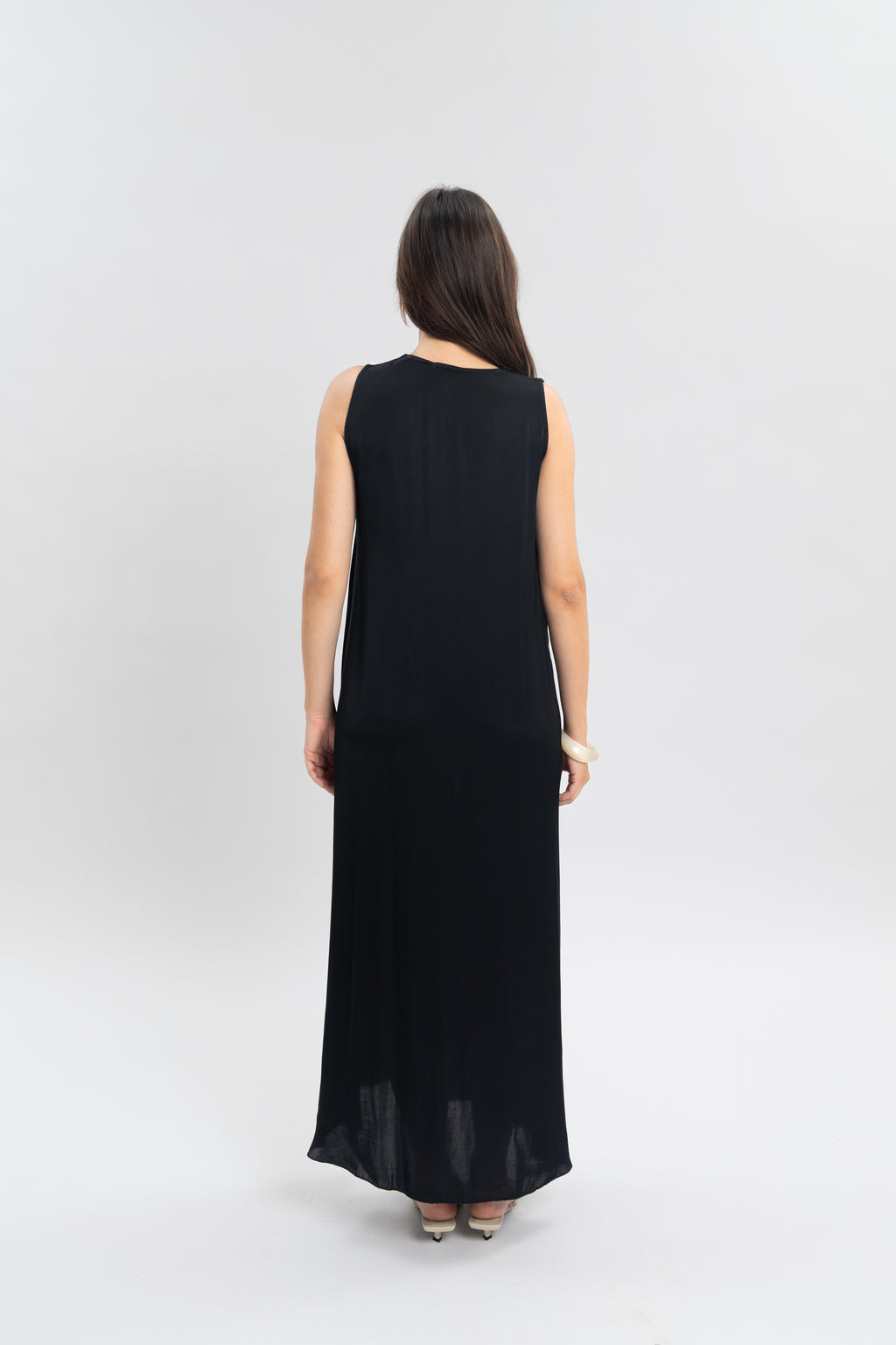 Robe longue unie col v