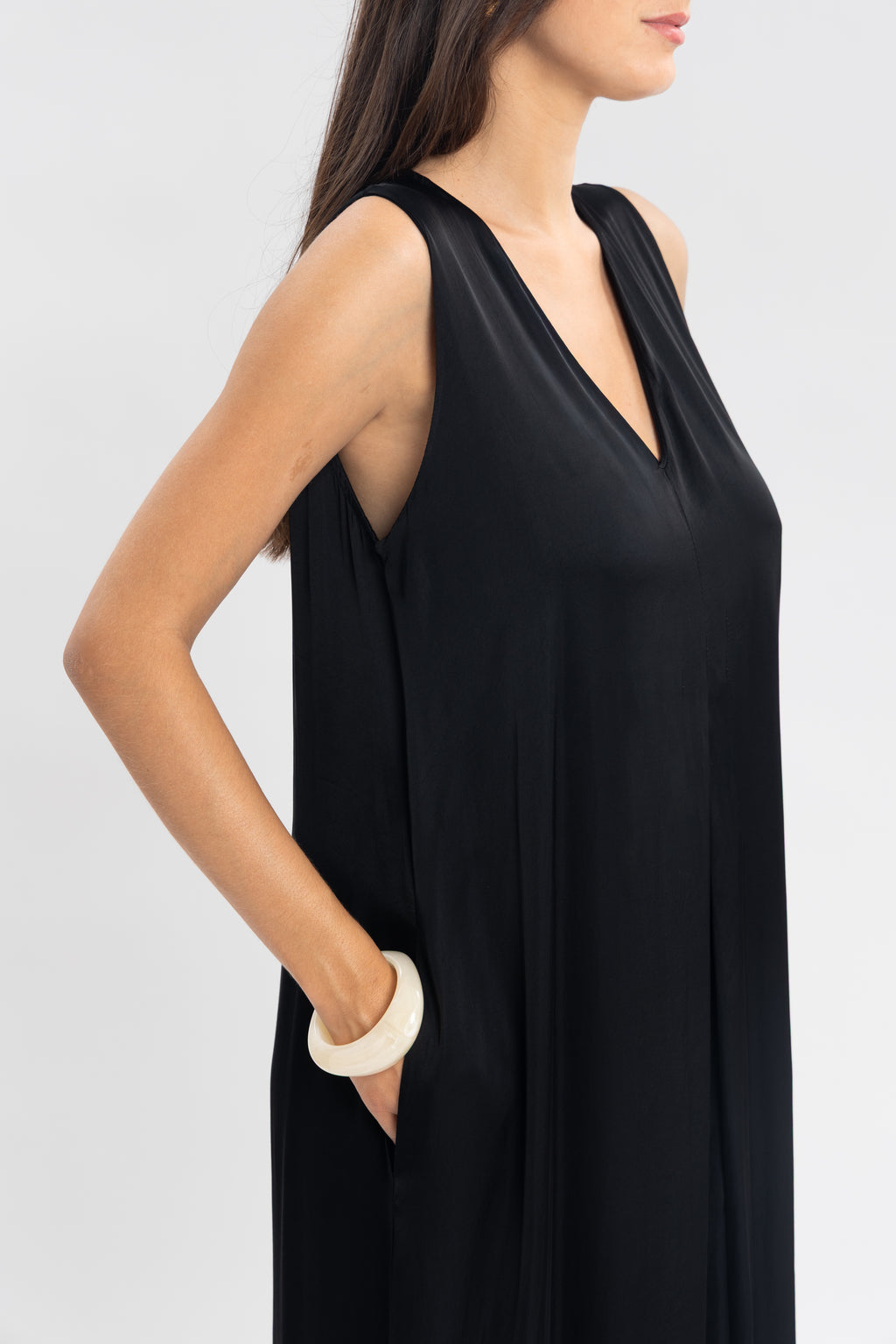 Robe longue unie col v