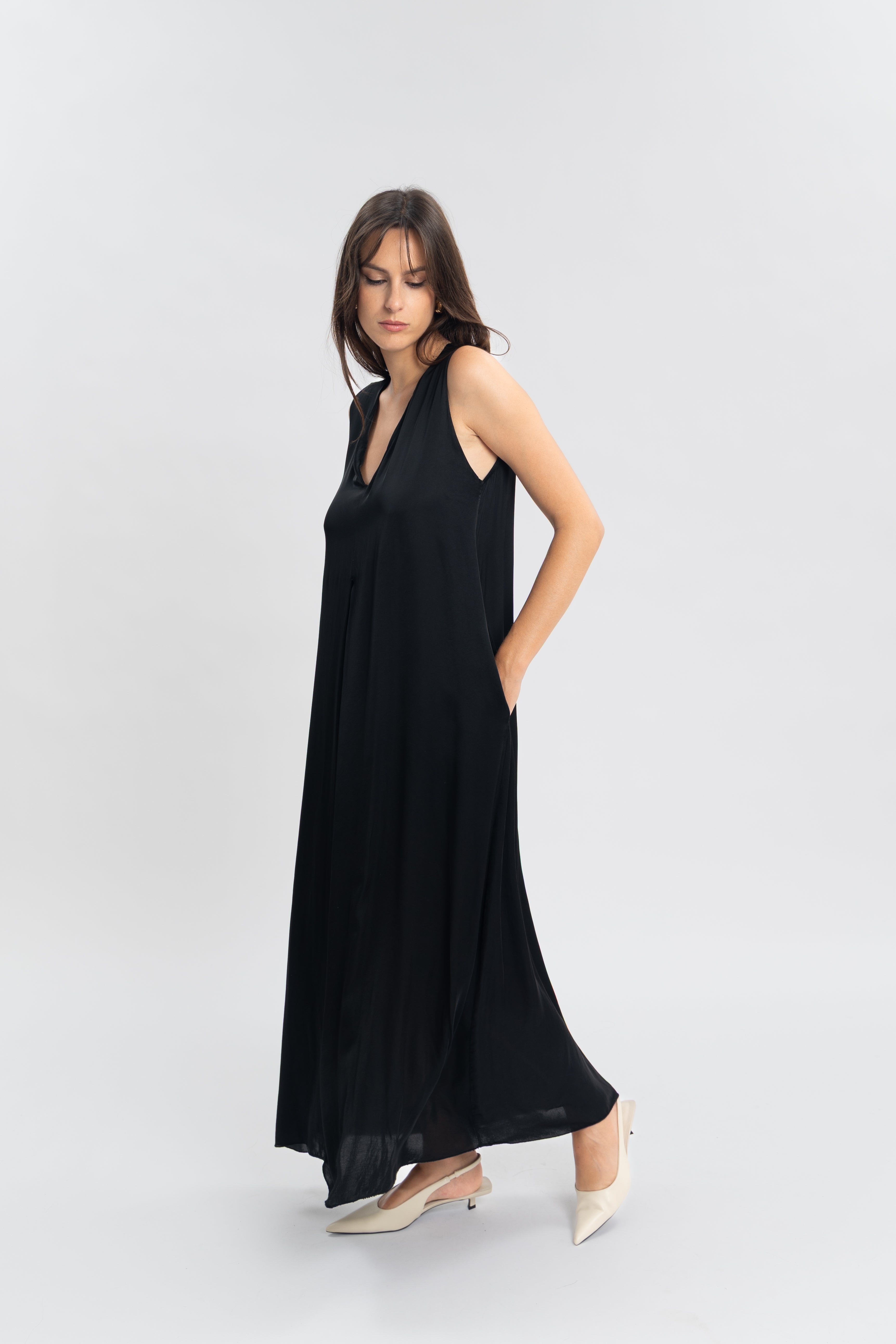 Robe longue unie col v
