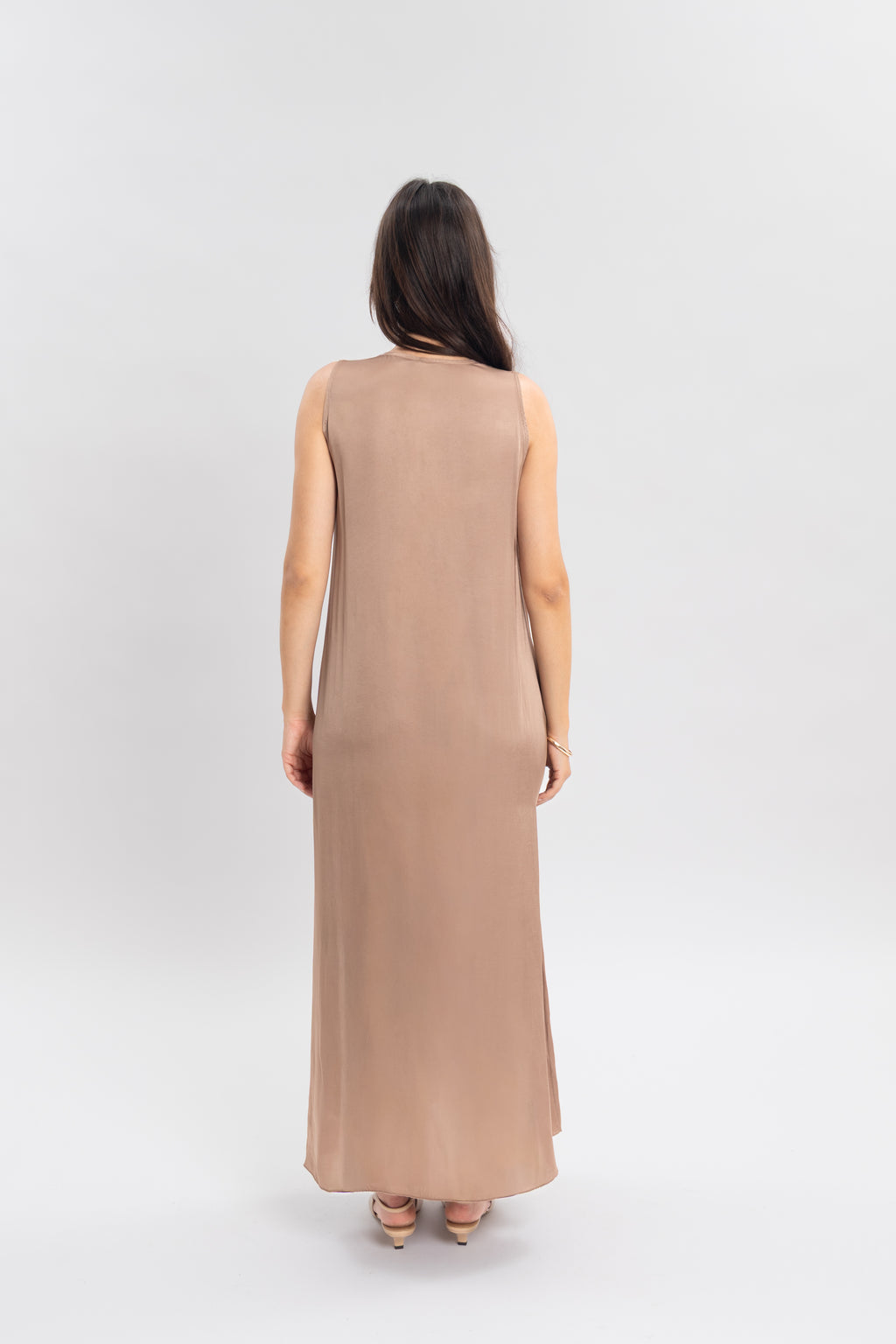 Robe longue unie col v