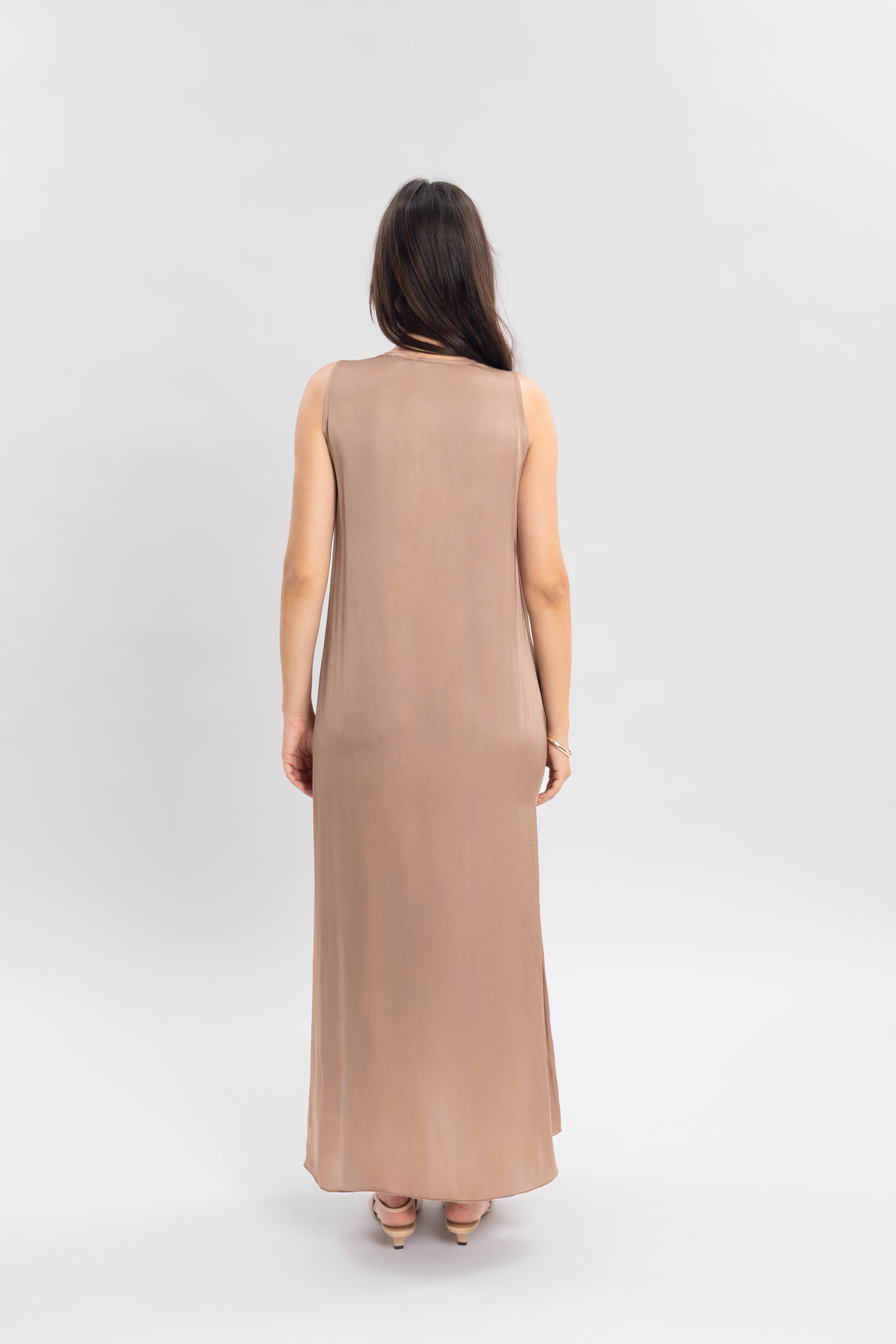 Robe longue unie col v