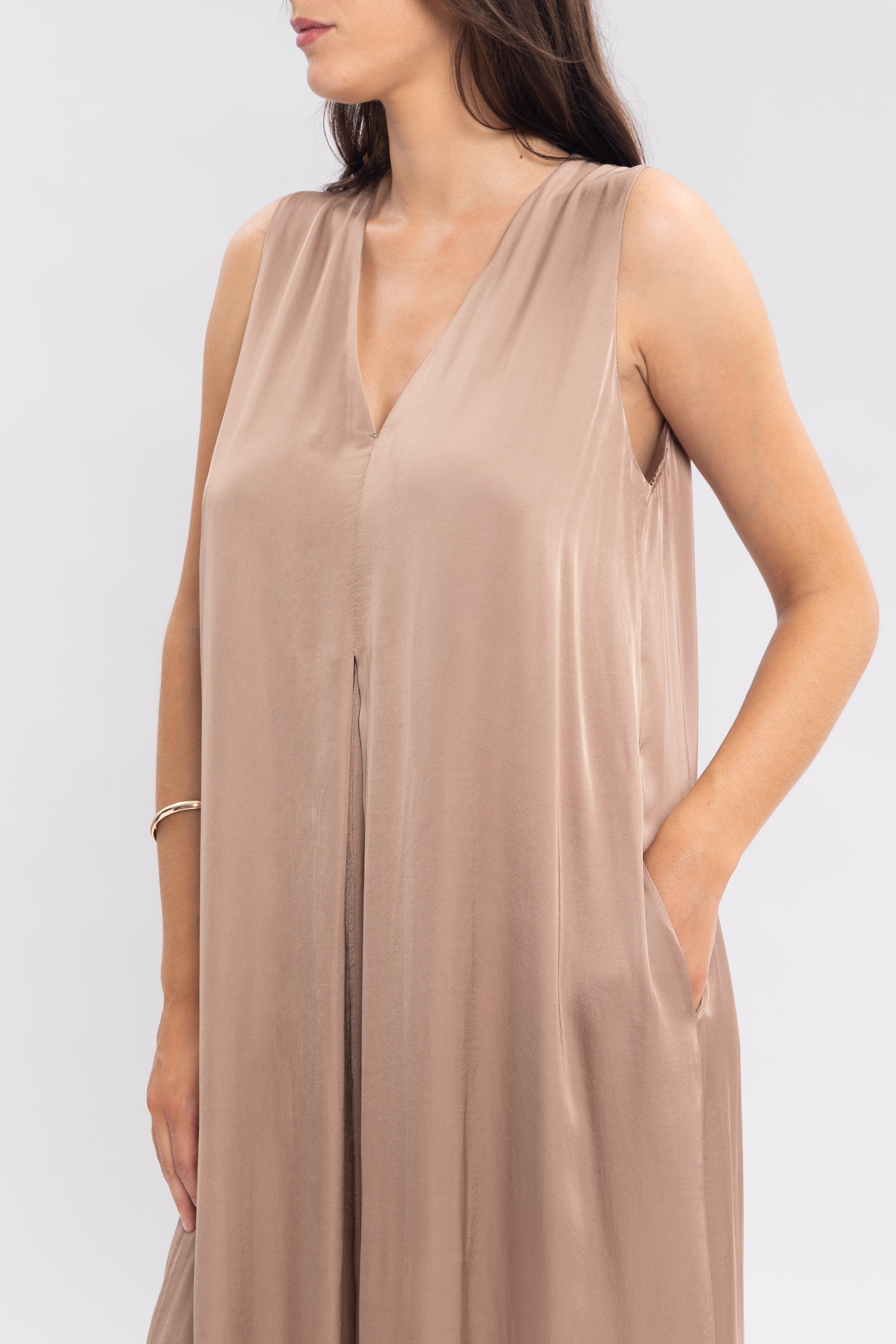 Robe longue unie col v