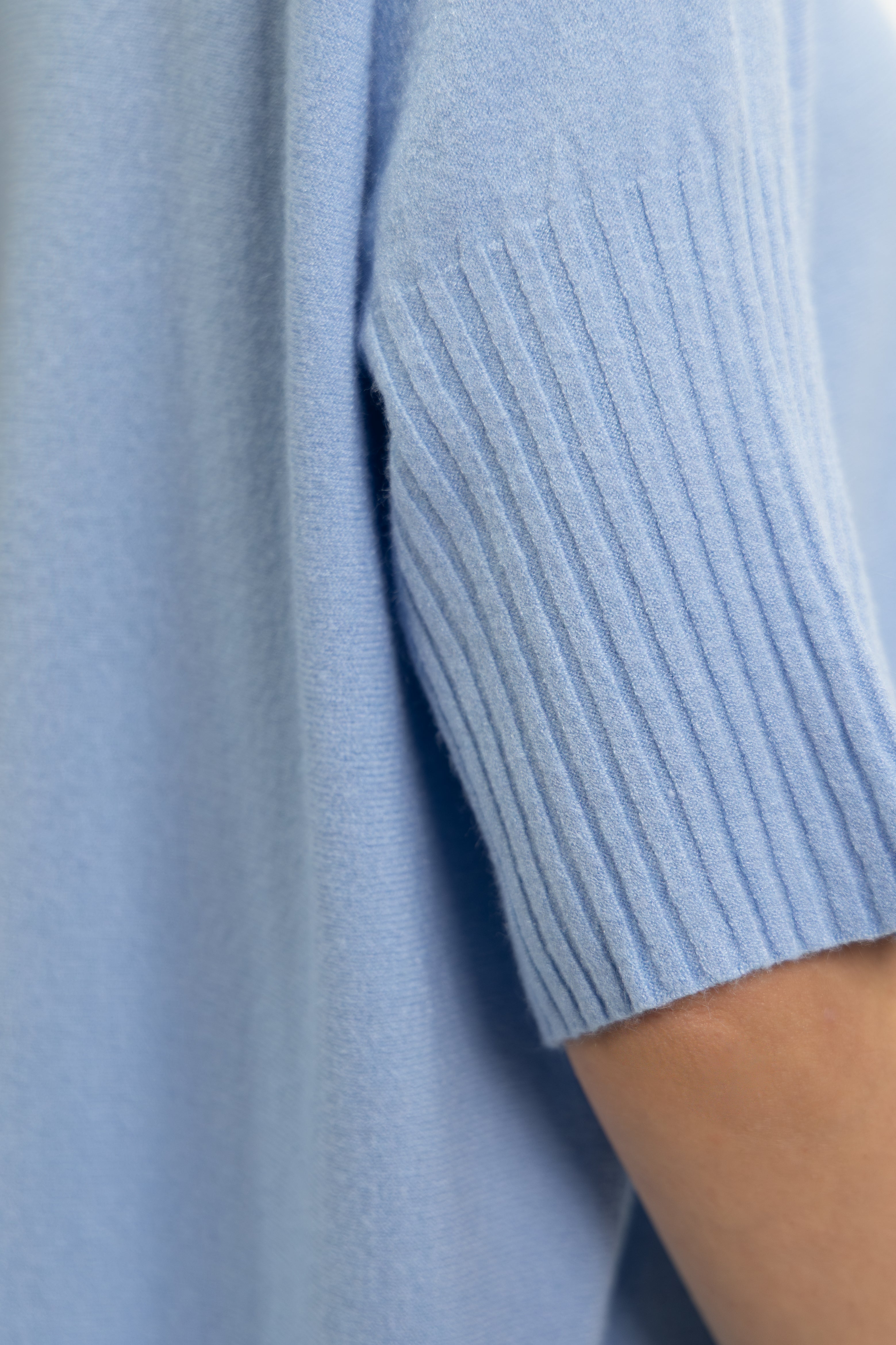 Ultra-thin short-sleeved turtleneck sweater