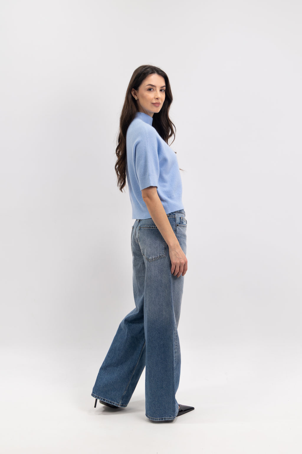 Short-sleeved cropped sweater with high neck