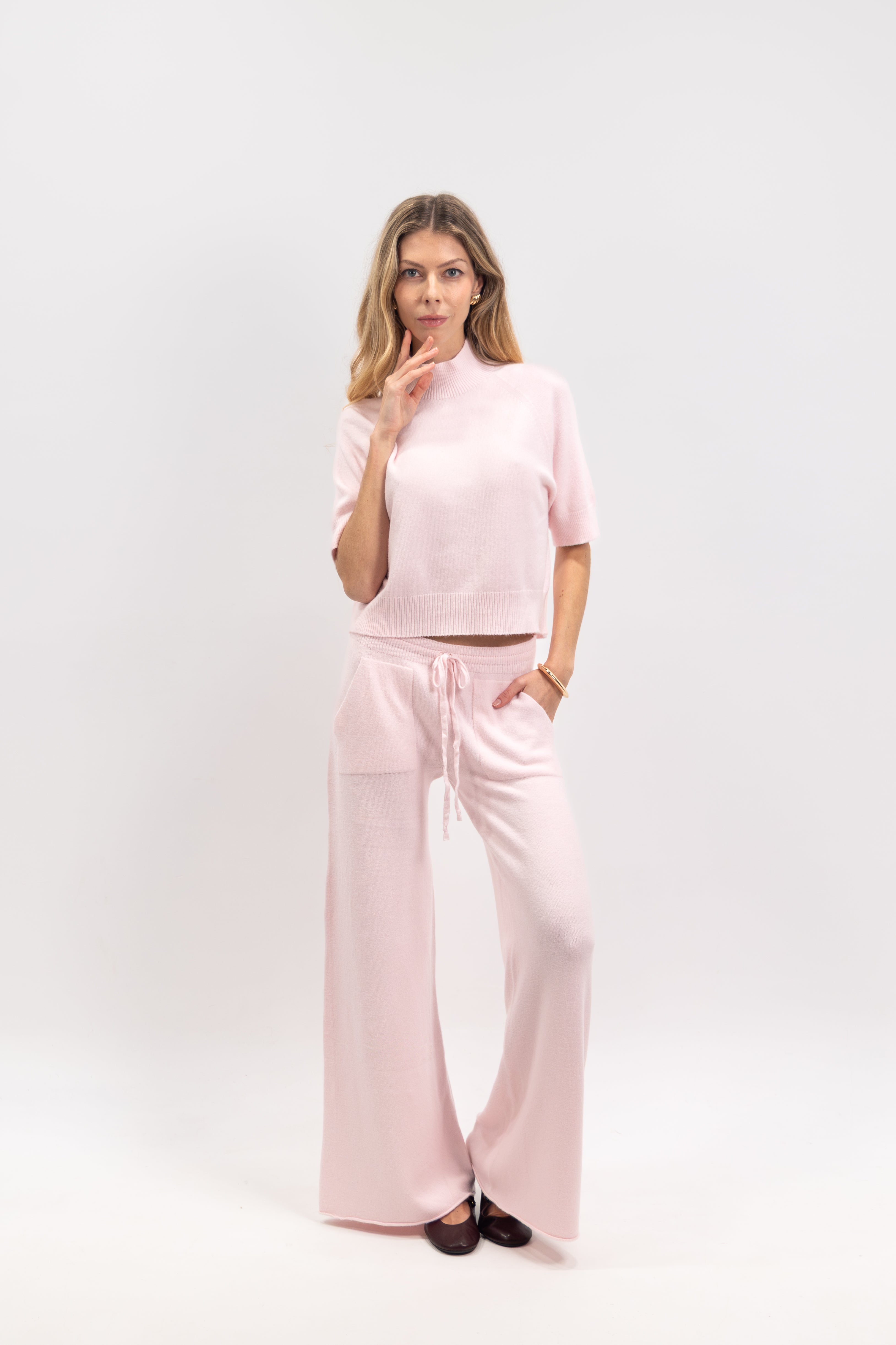 Short-sleeved cropped sweater with high neck