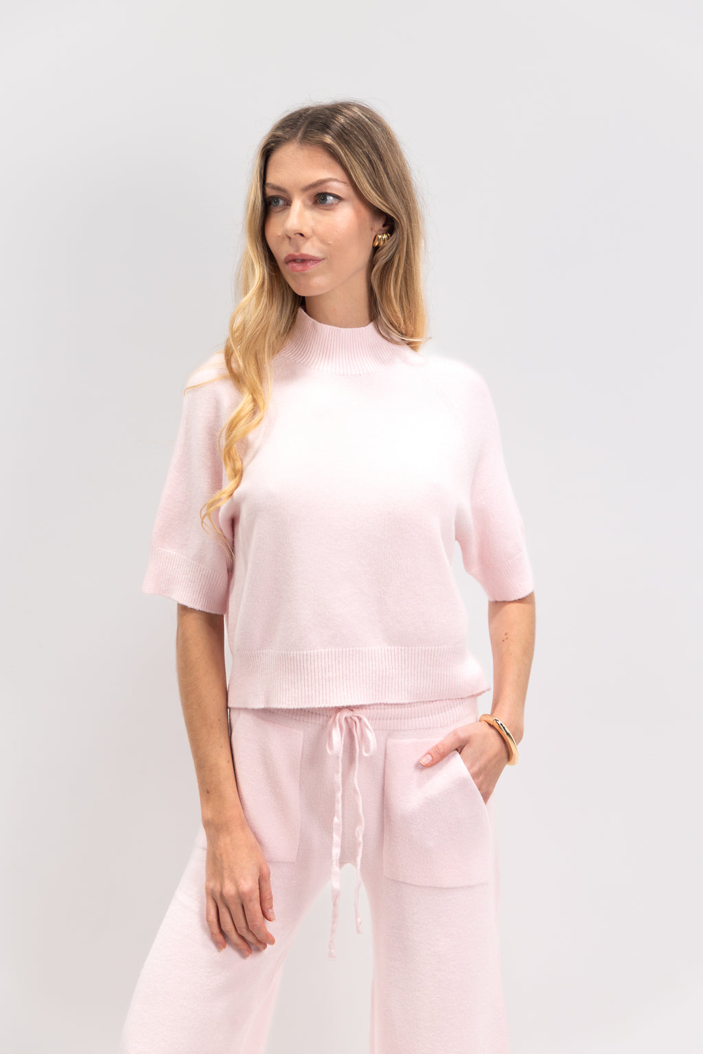 Short-sleeved cropped sweater with high neck