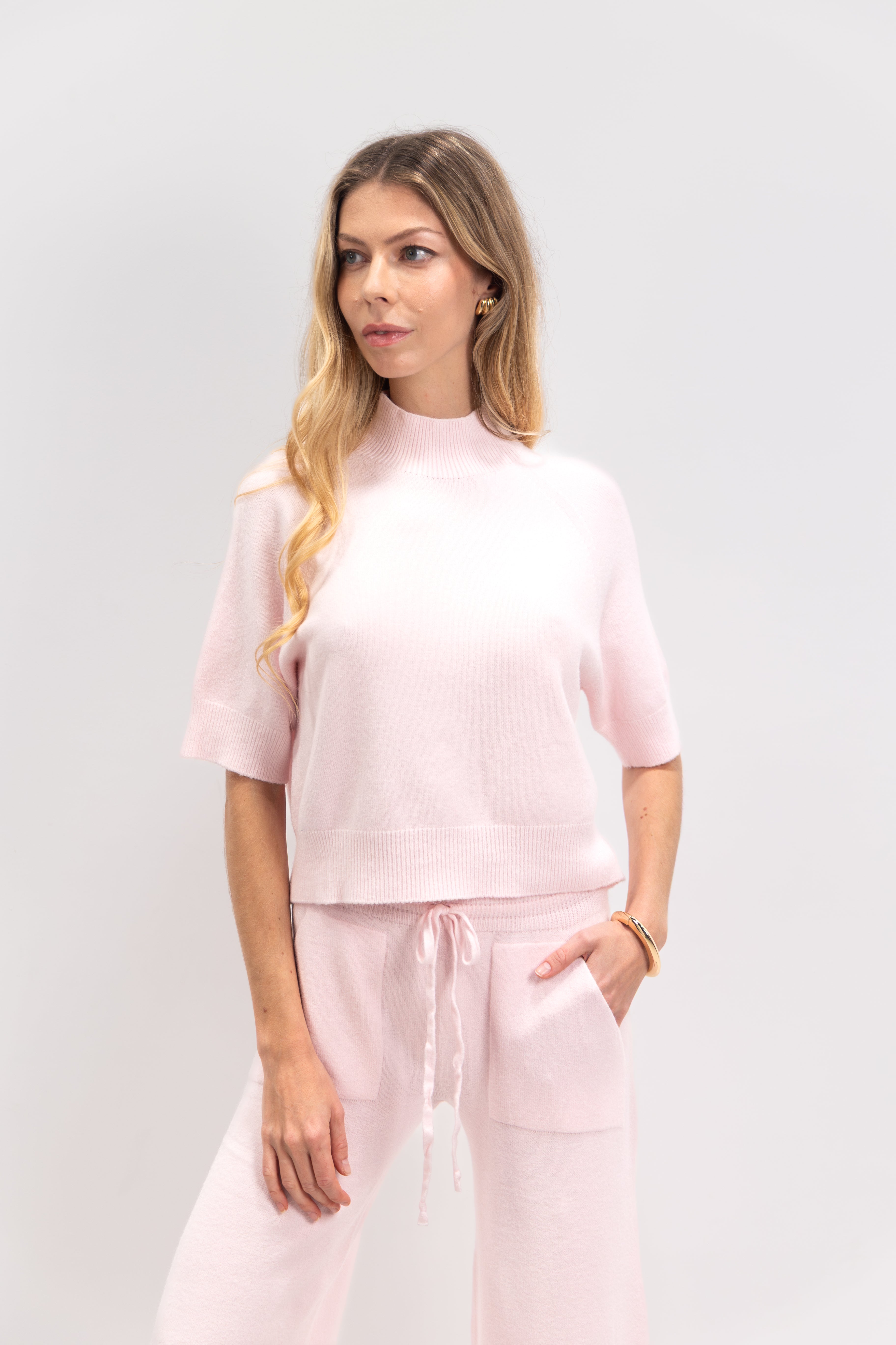 Short-sleeved cropped sweater with high neck