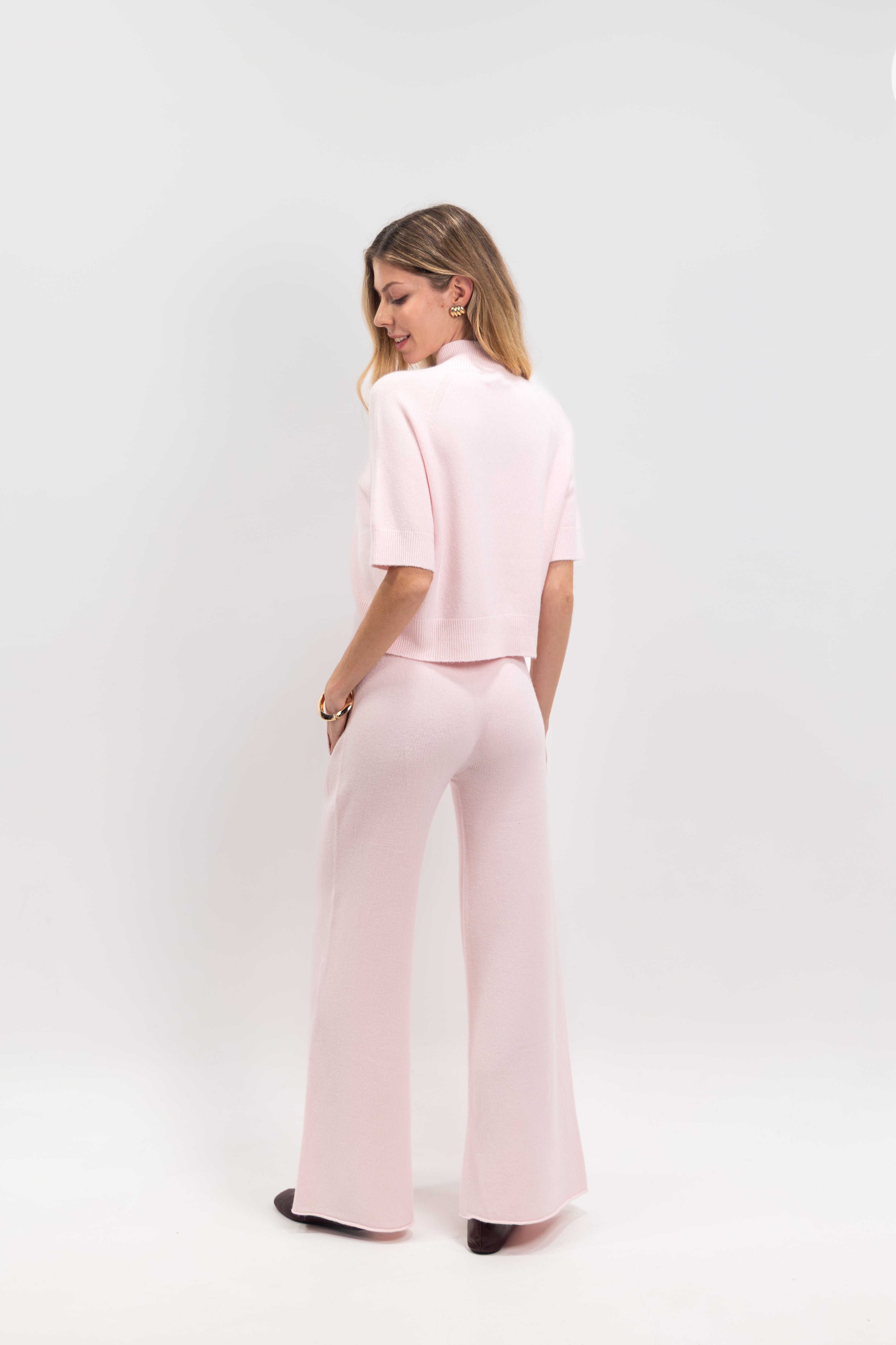 Short-sleeved cropped sweater with high neck