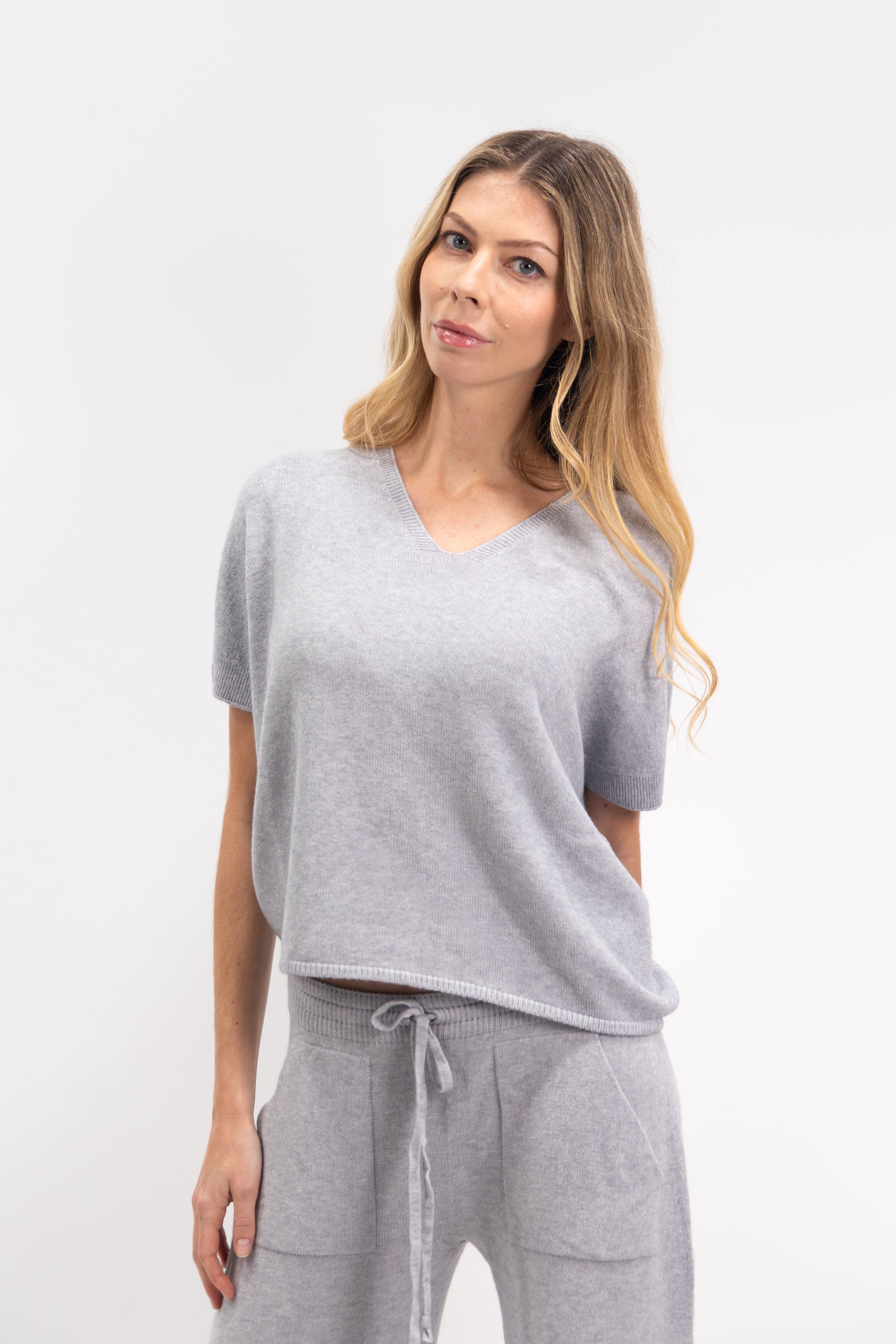 Pull col v manches courtes